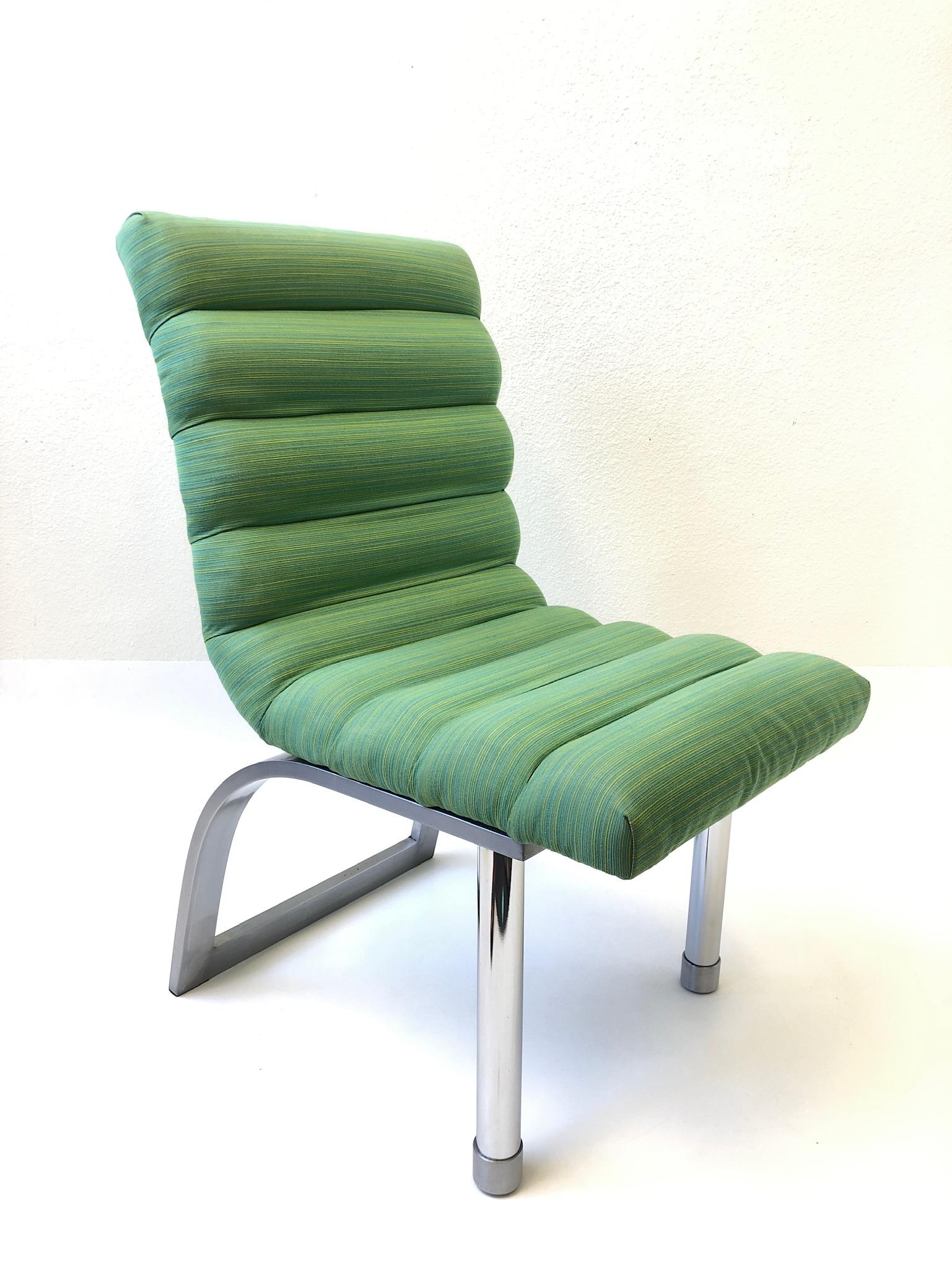 Un ensemble spectaculaire de six chaises de salle à manger 'Eclipse' conçues par Jay Spectre pour Century Furniture dans les années 1980. L'ensemble se compose de deux fauteuils et de quatre chaises sans accoudoirs. Les chaises sont fabriquées en