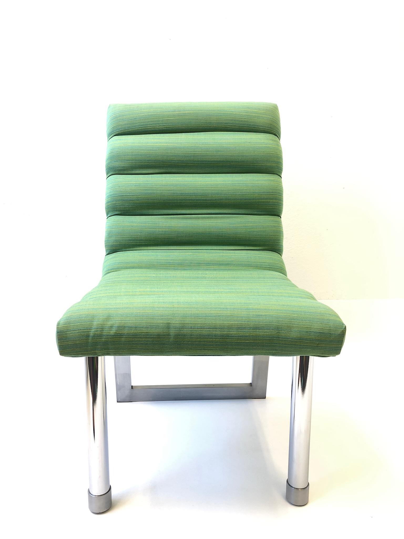 Ensemble de six chaises de salle à manger en acier inoxydable et tissu vert par Jay Spectre en vente 6