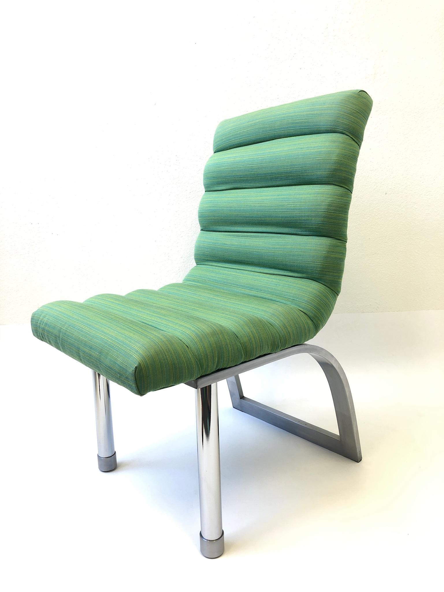 Ensemble de six chaises de salle à manger en acier inoxydable et tissu vert par Jay Spectre en vente 7