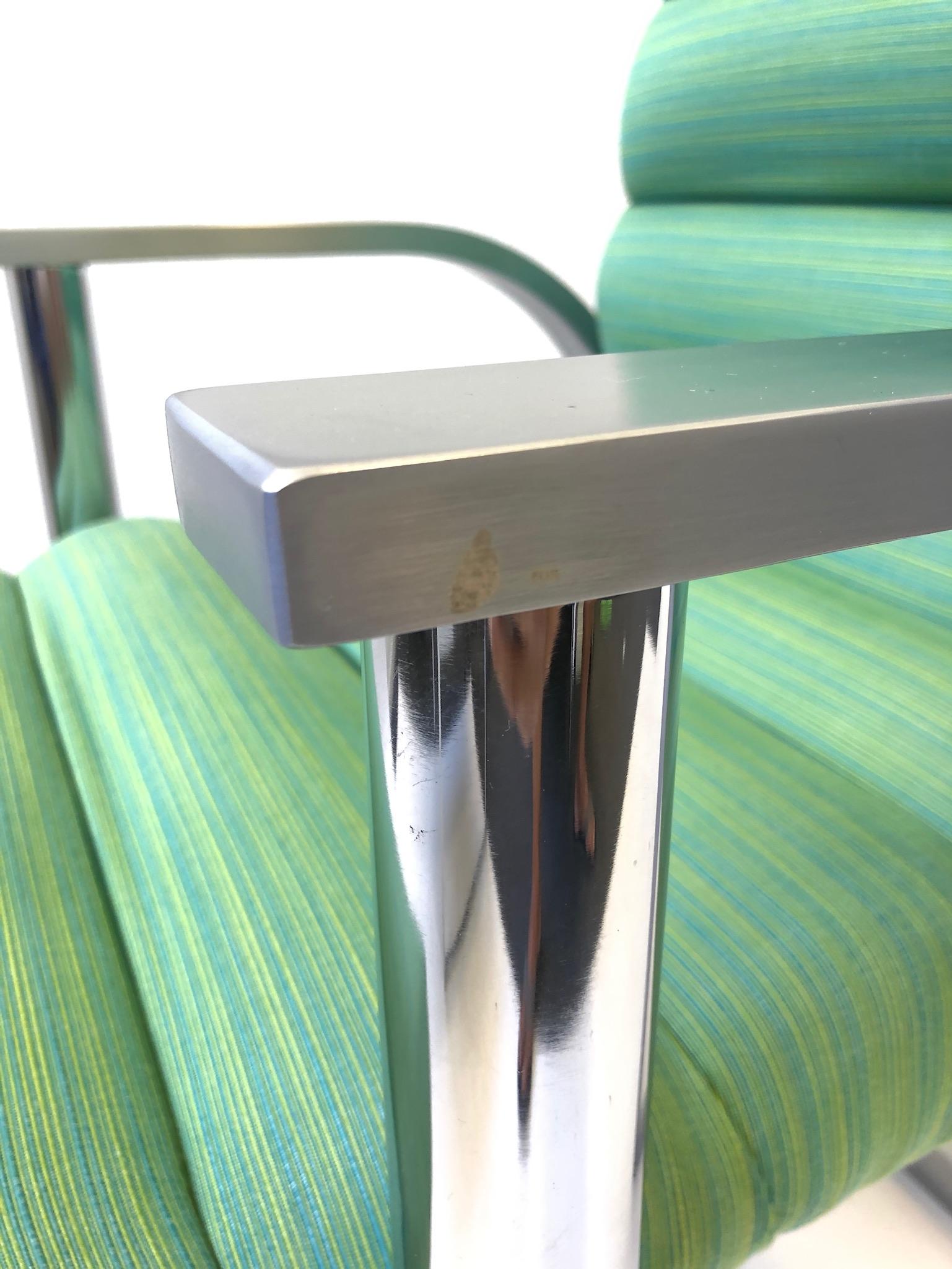 Ensemble de six chaises de salle à manger en acier inoxydable et tissu vert par Jay Spectre en vente 1