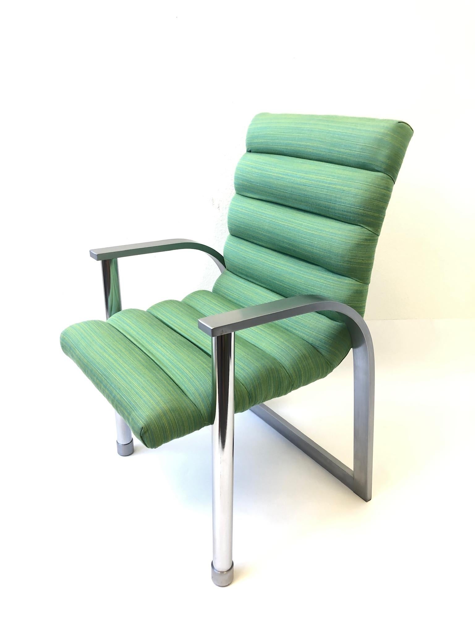 Ensemble de six chaises de salle à manger en acier inoxydable et tissu vert par Jay Spectre en vente 2