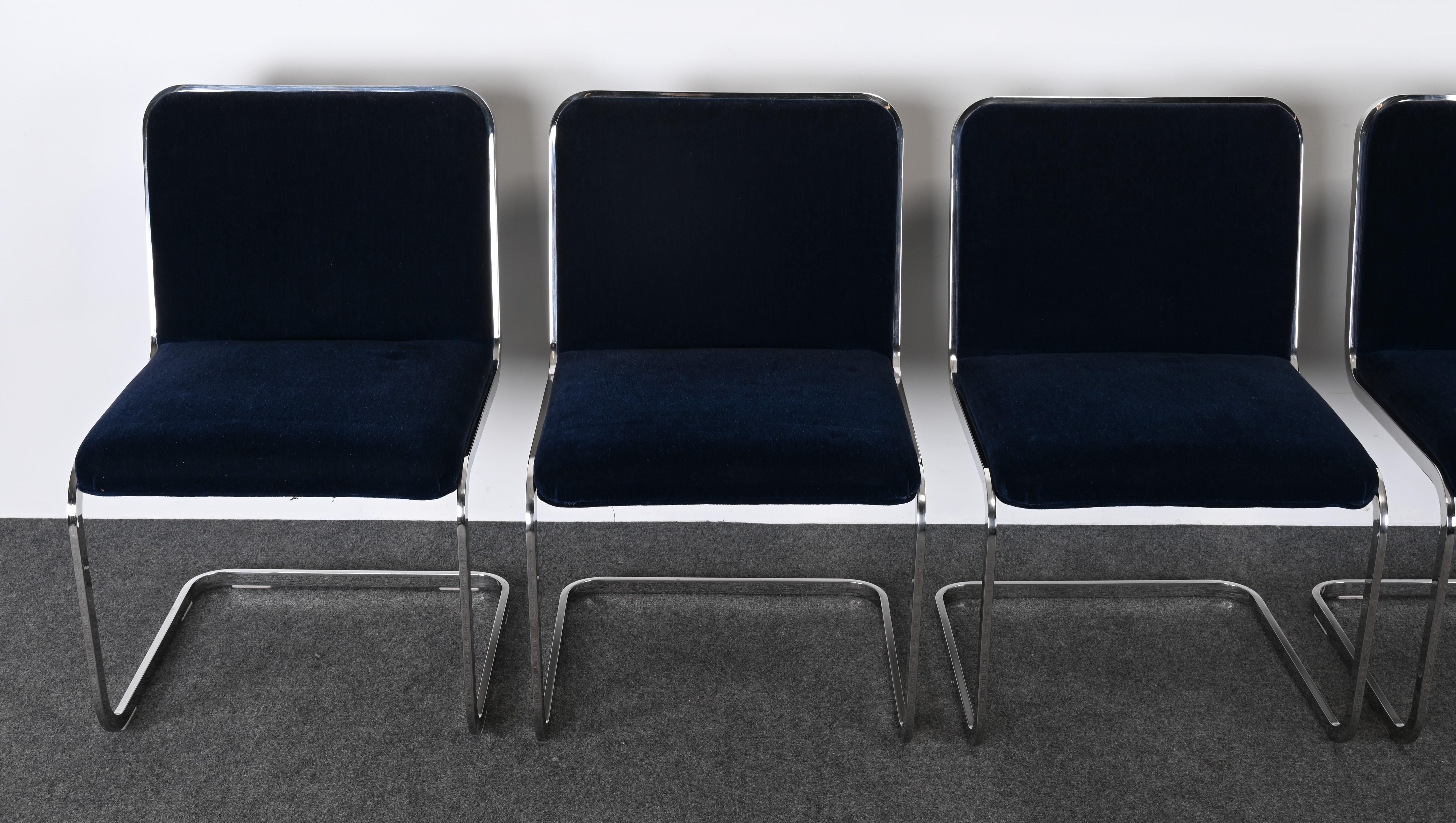 Ensemble de six chaises de salle à manger en acier inoxydable en porte-à-faux par Brueton, années 1980 en vente 1