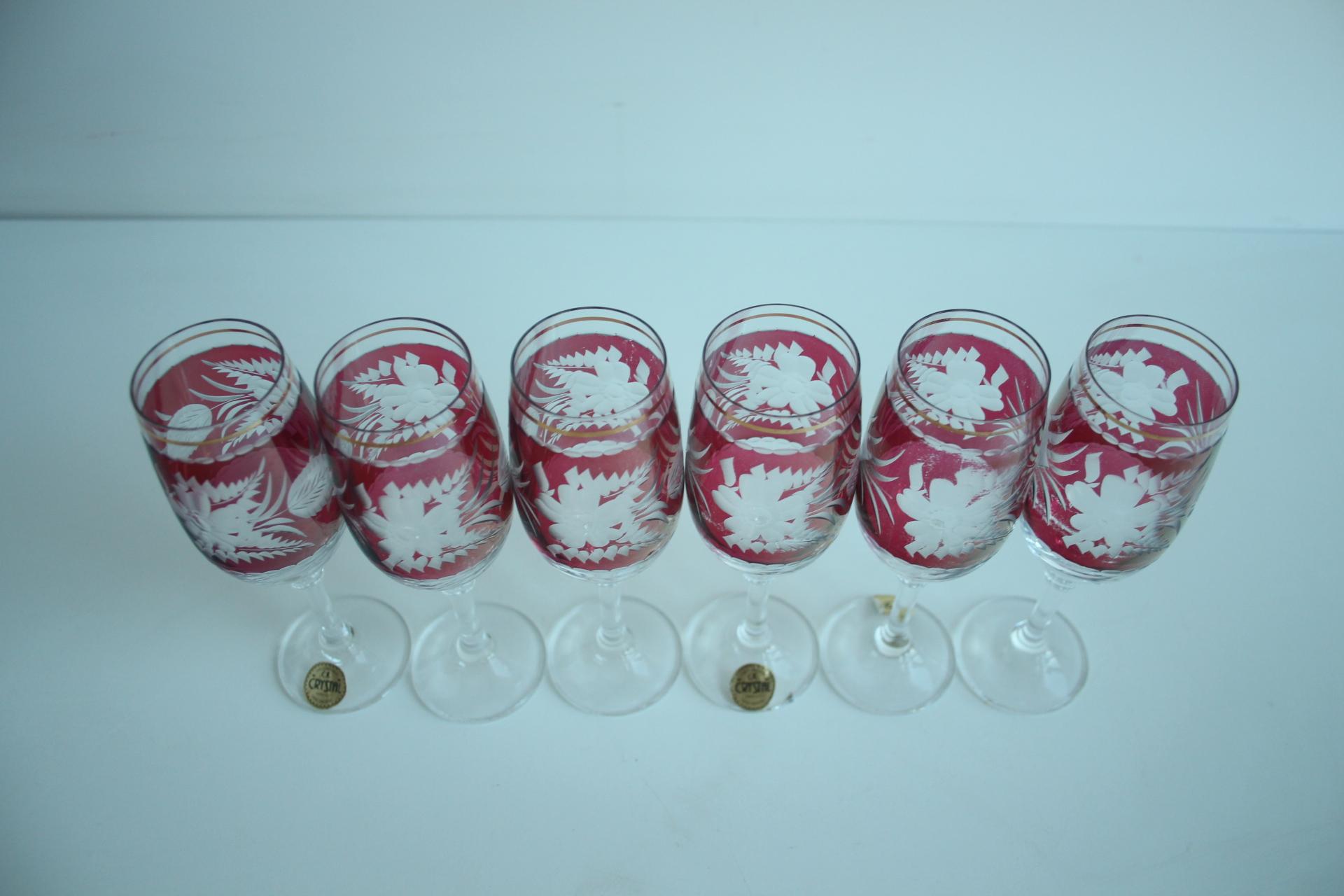 Verre taillé Ensemble de six verres à pied, Bohemia Crystal, années 1990. en vente