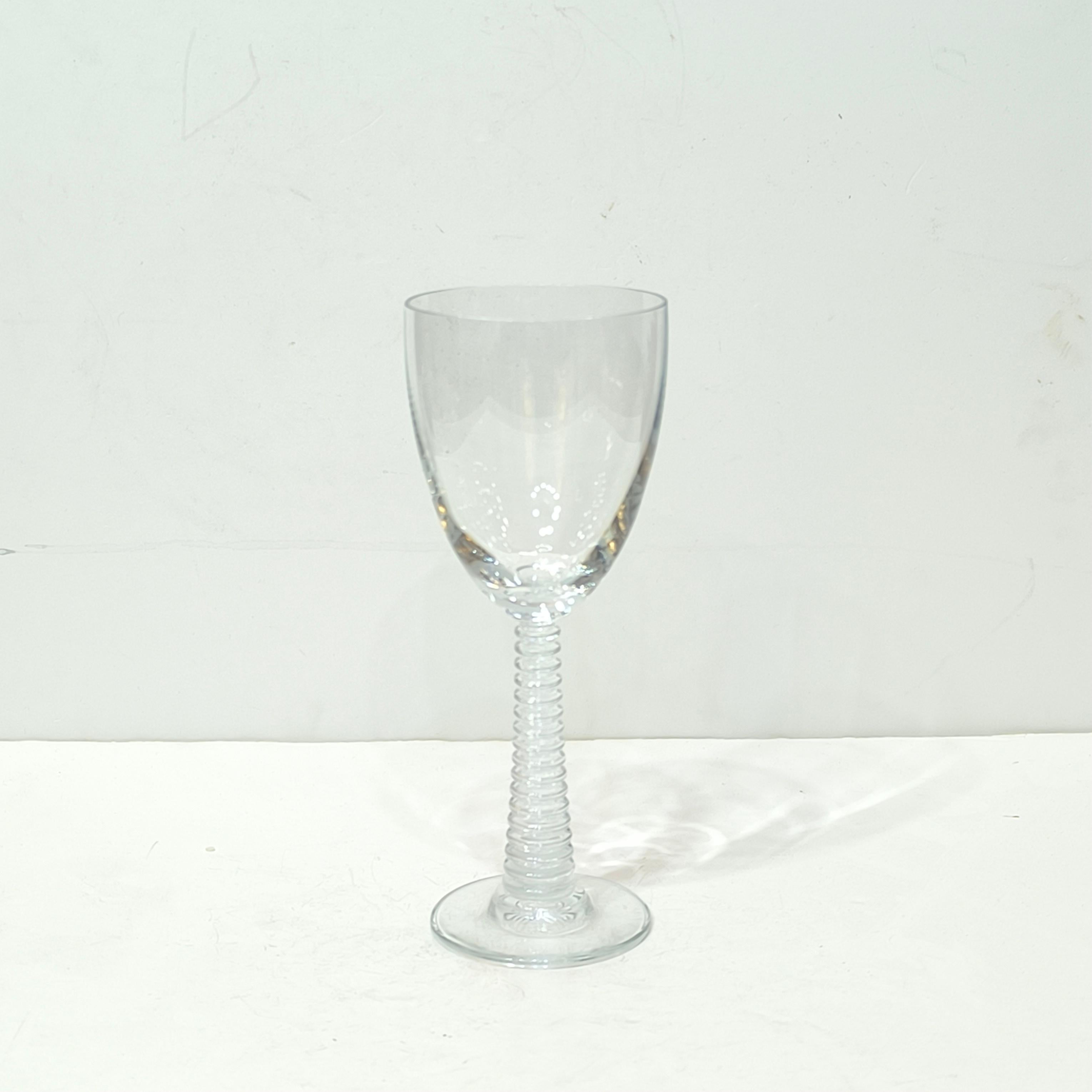 Set von sechs gewölbten Weingläsern im Angebot 2