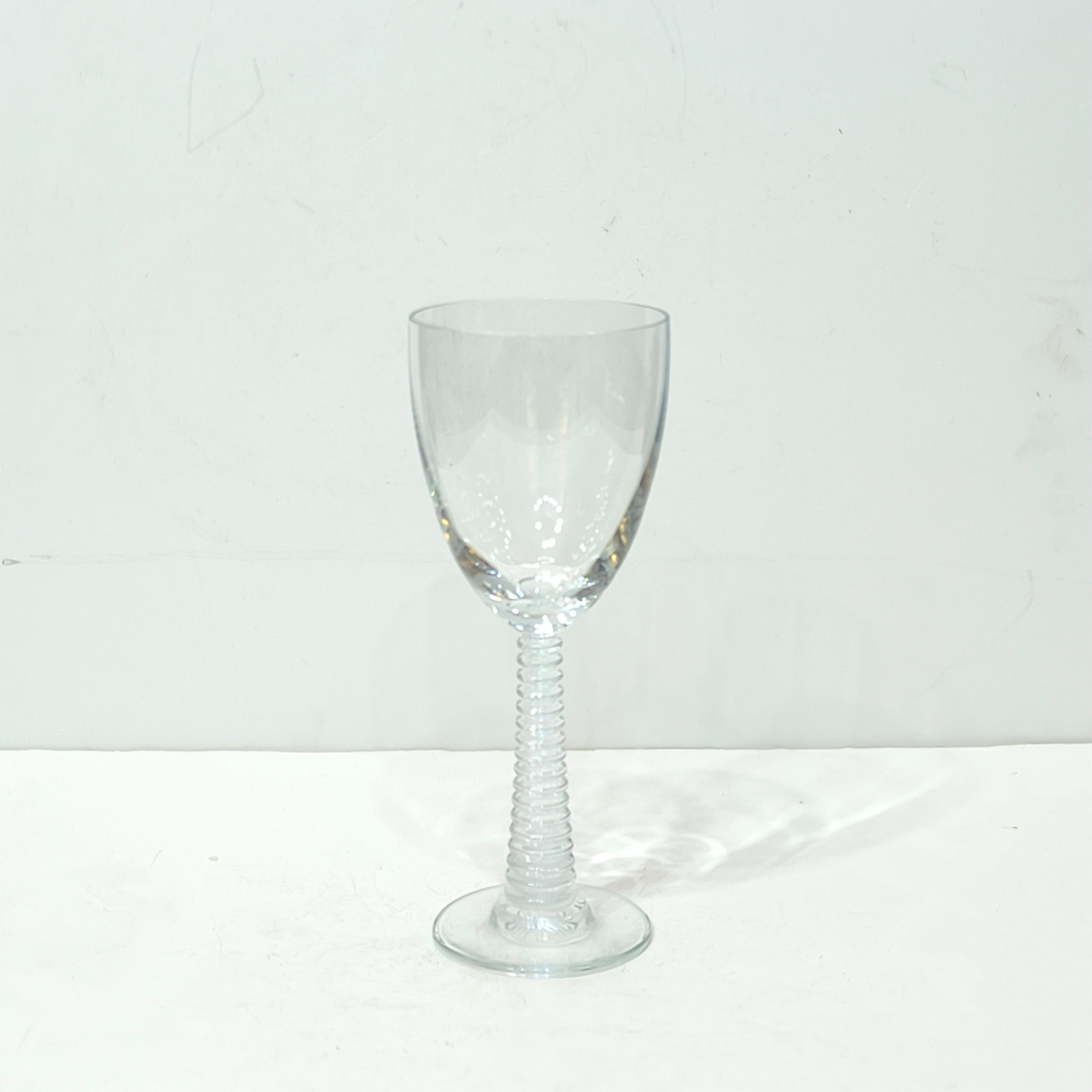 Set von sechs gewölbten Weingläsern im Angebot 3