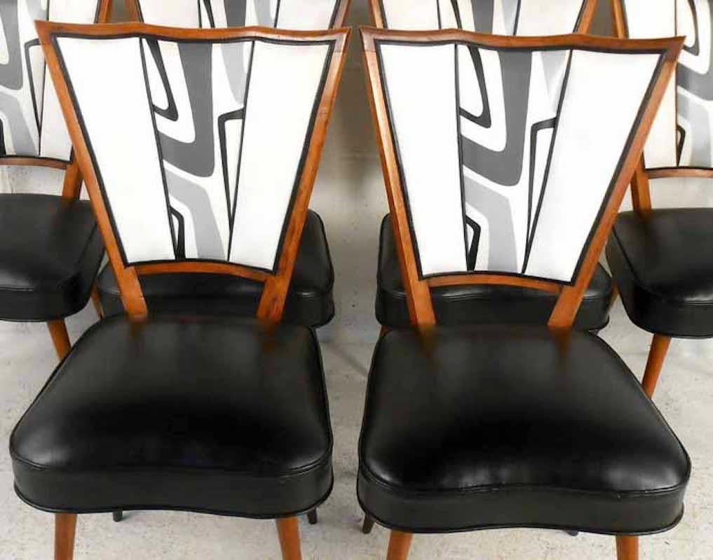 Mid-Century Modern Set of Six Stylish Italian Dining Chairs For Sale