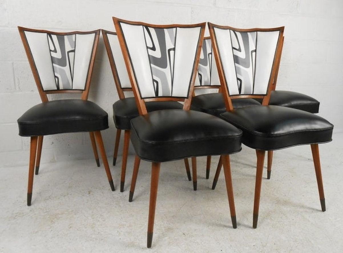 Set of Six Stylish Italian Dining Chairs In Good Condition For Sale In Brooklyn, NY