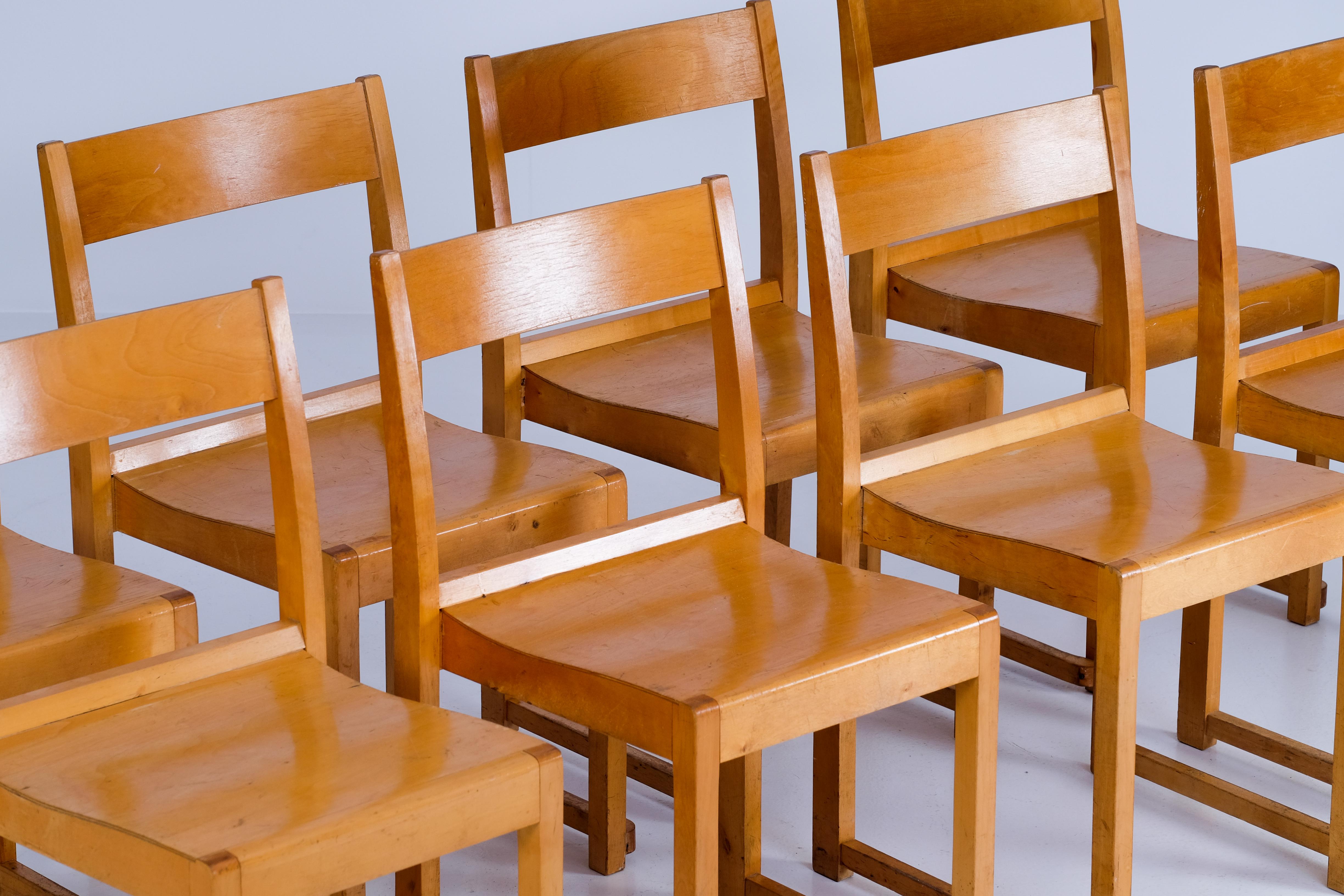 Scandinave moderne Ensemble de huit chaises « Orchestra » de Sven Markelius  1940s en vente
