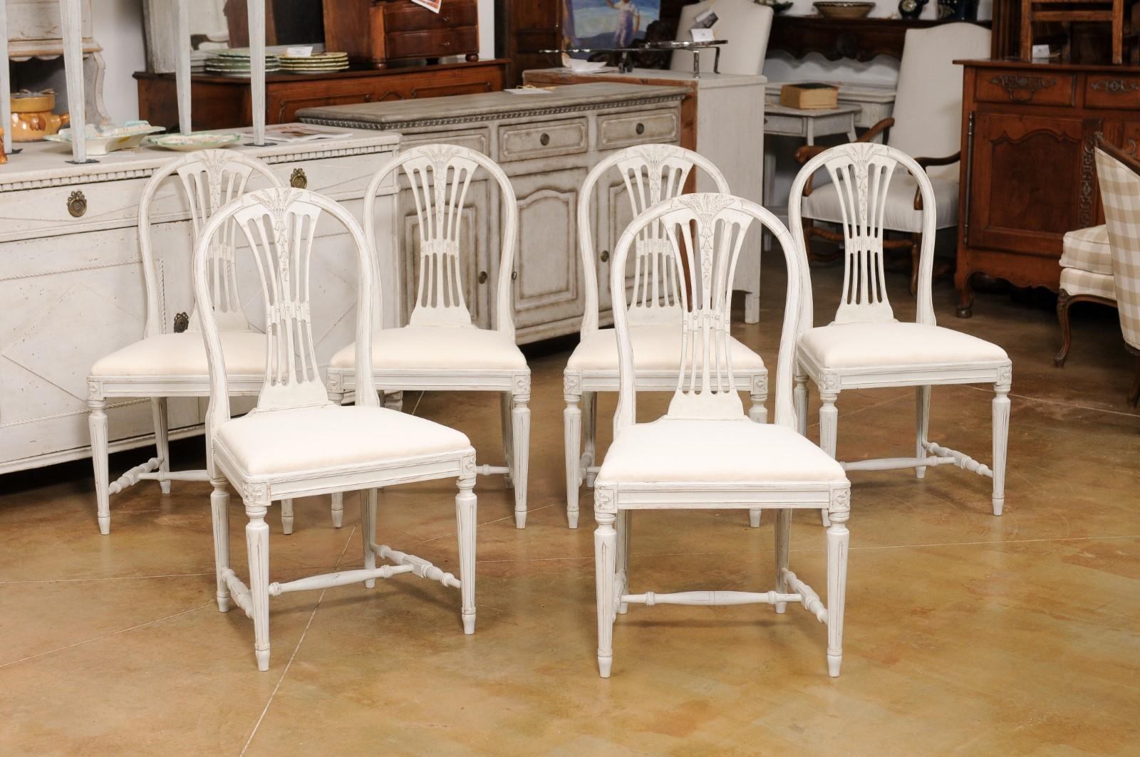 Set of Six Swedish 1900s Painted Wood Side Chairs with Foliage-Carved Backs In Good Condition In Atlanta, GA