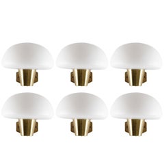 Set di sei lampade da parete svedesi del Medioevo in ottone e vetro opalino