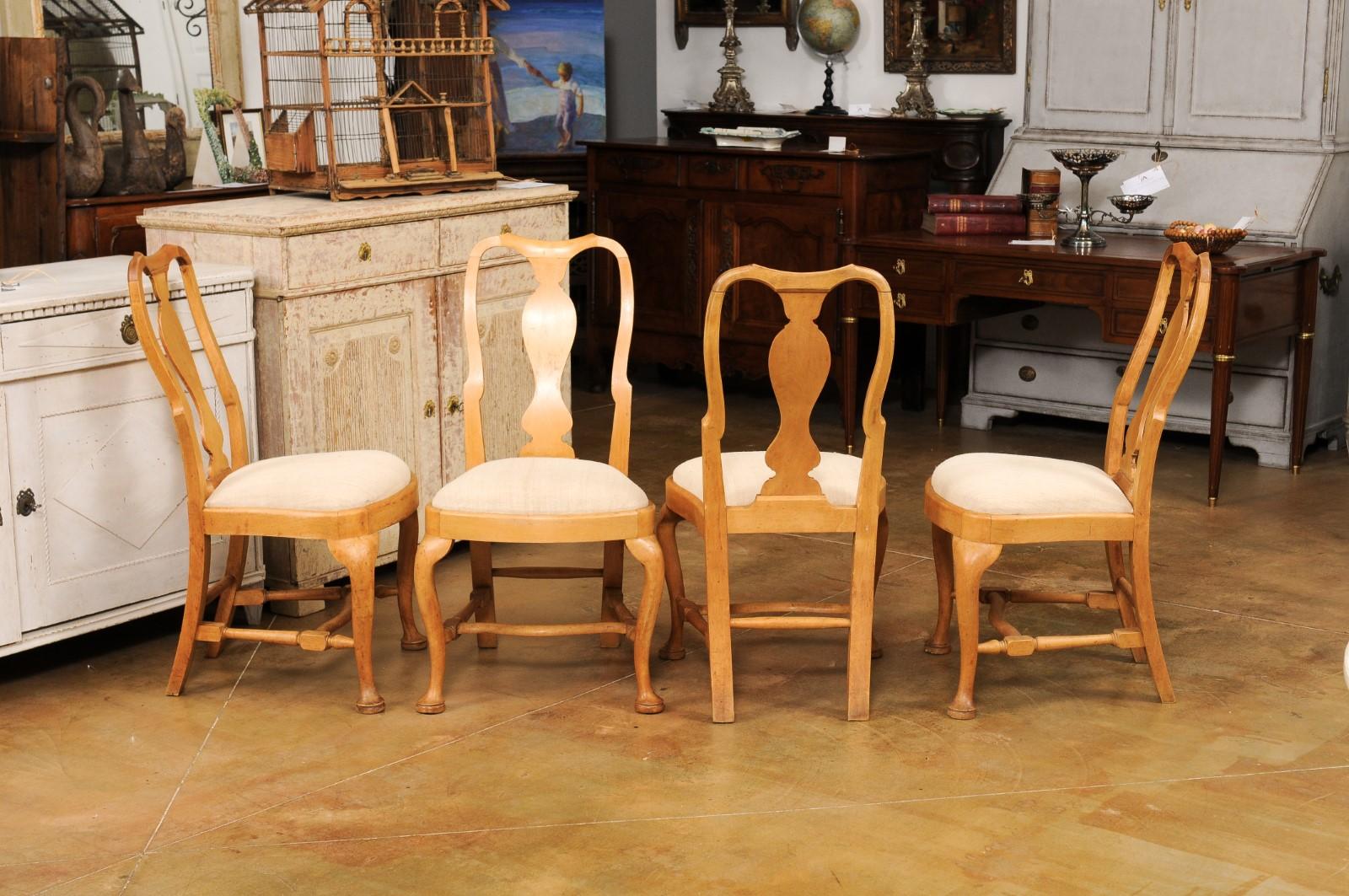 Set of Six Swedish Rococo Style 1890s Dining Room Side Chairs with Carved Splats For Sale 3