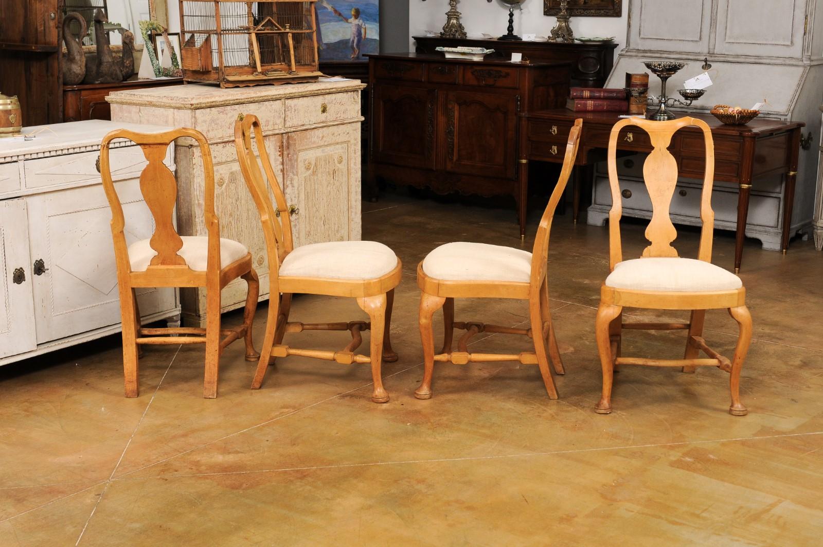 Set of Six Swedish Rococo Style 1890s Dining Room Side Chairs with Carved Splats For Sale 4