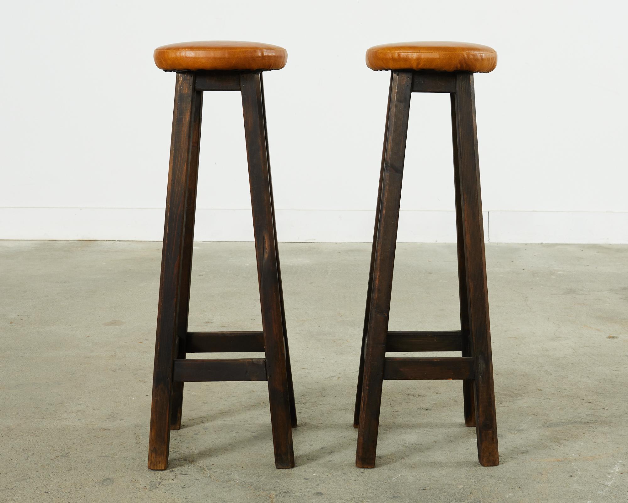 Set of Six Tall Matching Oak Pub Bar Stools In Good Condition For Sale In Rio Vista, CA