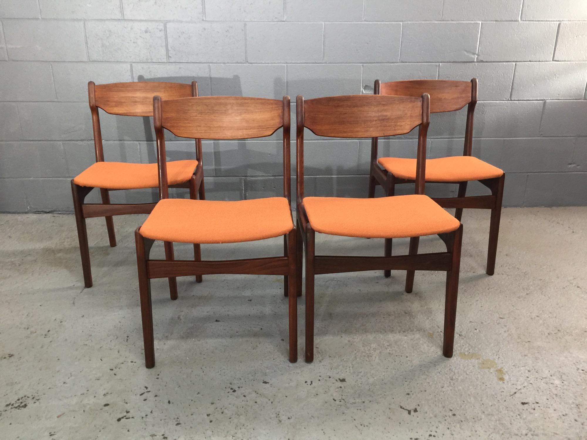 Set of Six Teak and Orange Fabric Dining Chairs In Excellent Condition In Belmont, MA