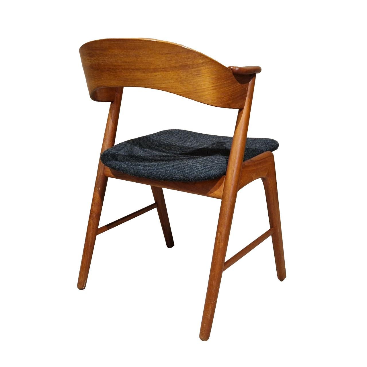 Mid-Century Modern Set of six teak danish dining chairs, restored and reupholstered For Sale