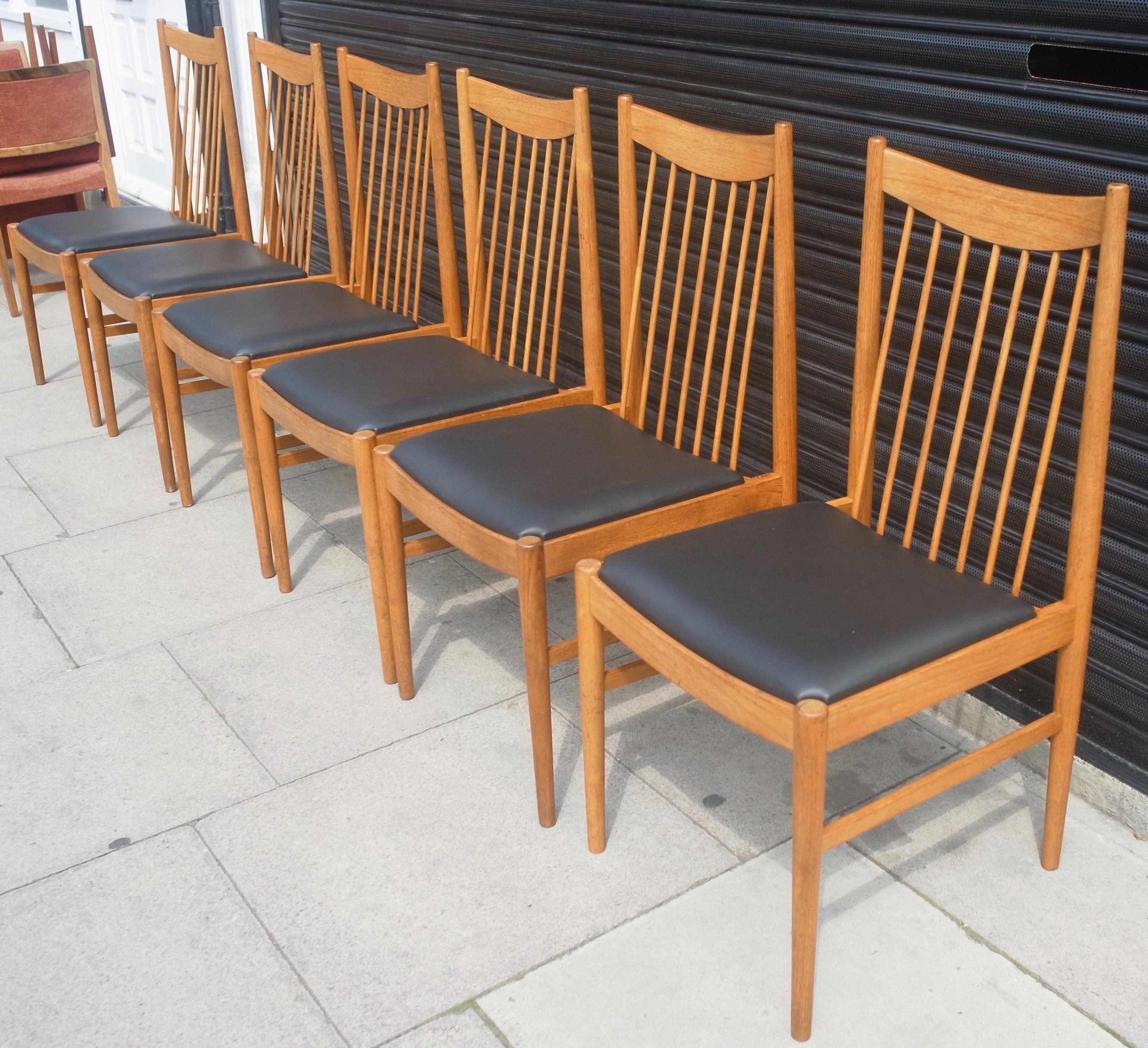 Mid-Century Modern Ensemble de six chaises à manger danoises Sibast en teck en vente