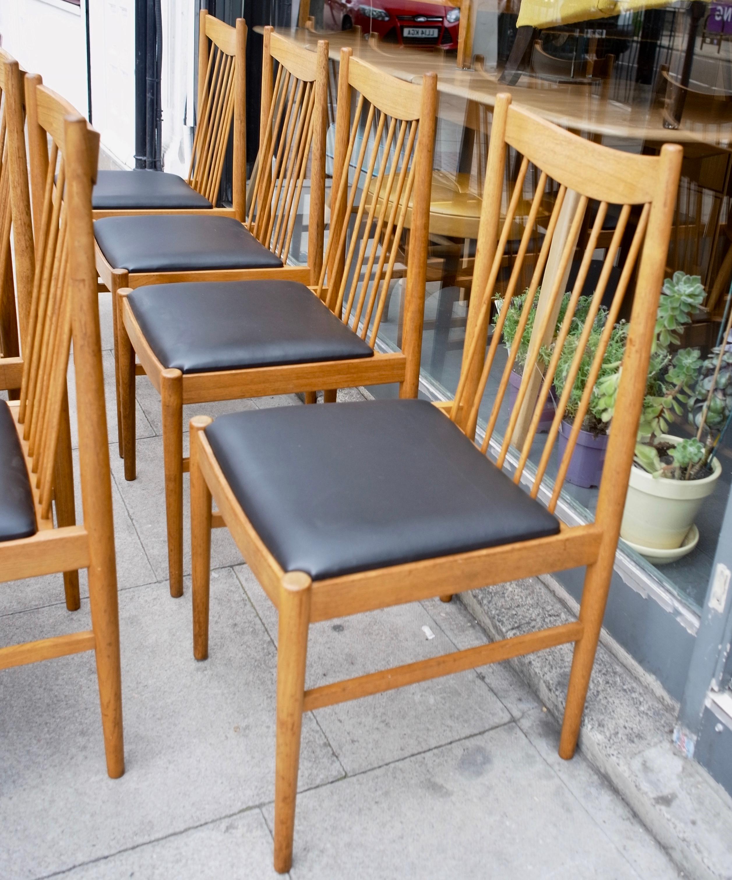 Milieu du XXe siècle Ensemble de six chaises à manger danoises Sibast en teck en vente