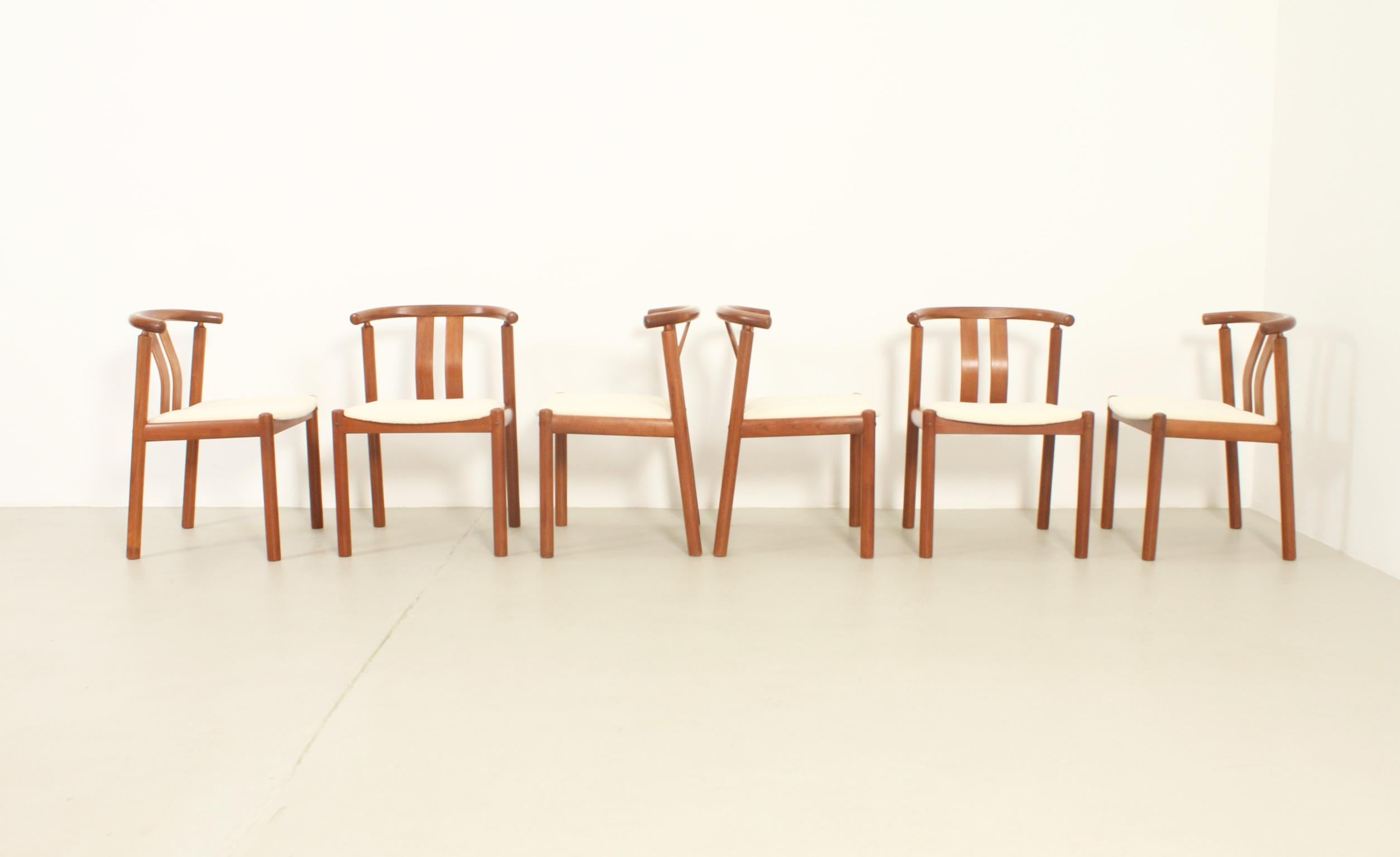 Set di sei sedie da pranzo in teak di Hans J. Frydendal, Danimarca, anni '70 in vendita 3