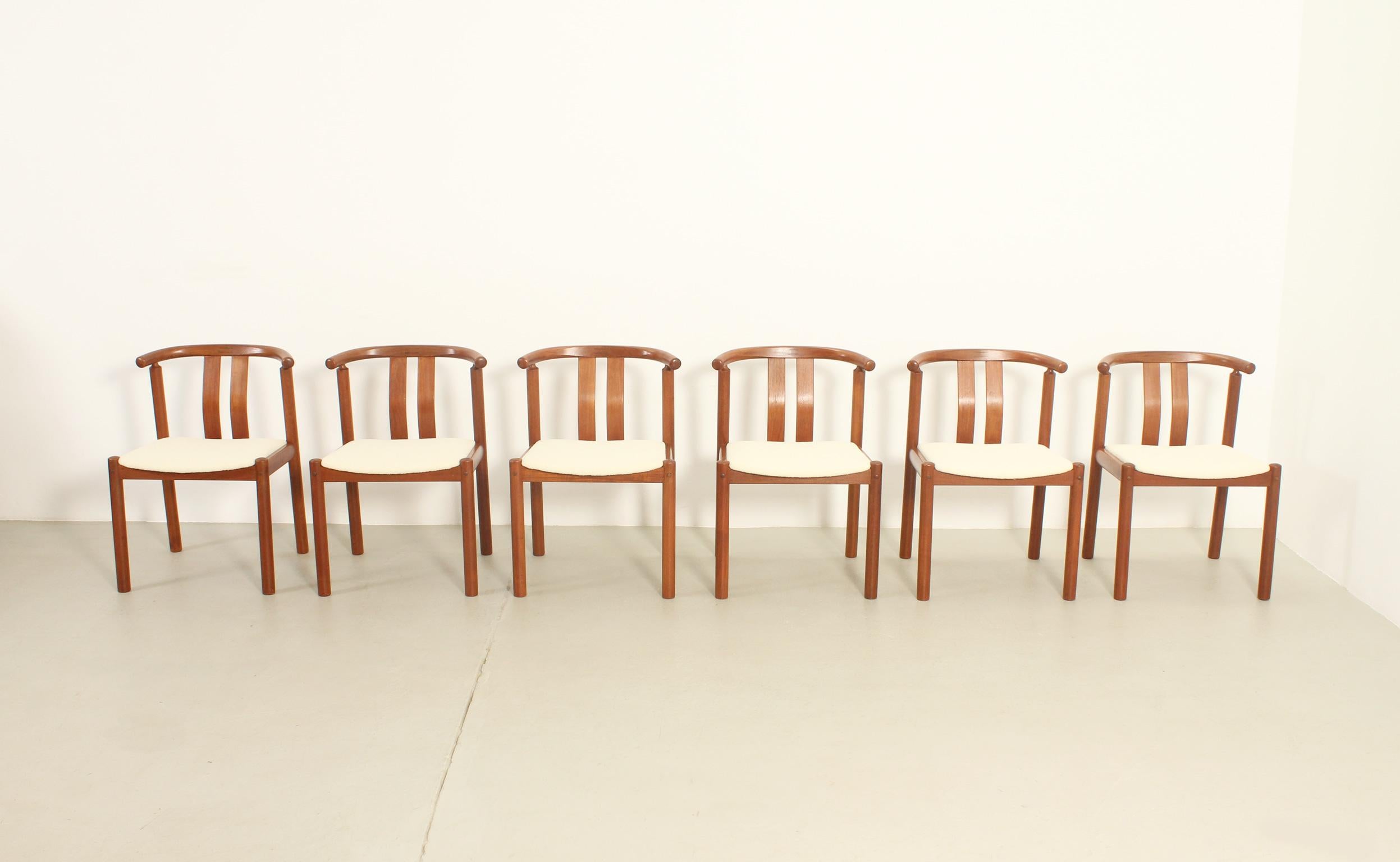 Scandinavo moderno Set di sei sedie da pranzo in teak di Hans J. Frydendal, Danimarca, anni '70 in vendita