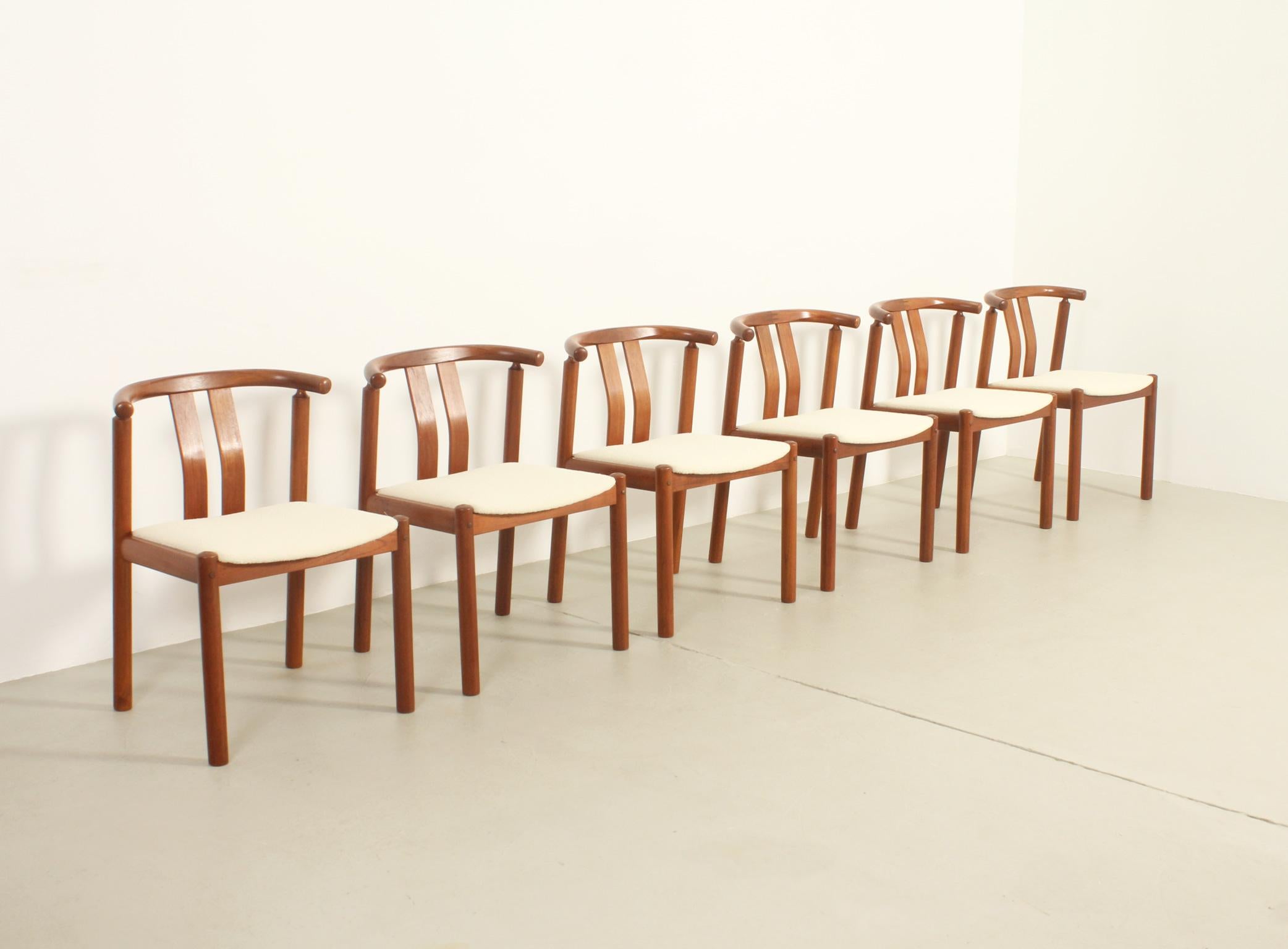 Set di sei sedie da pranzo in teak di Hans J. Frydendal, Danimarca, anni '70 In condizioni buone in vendita a Barcelona, ES