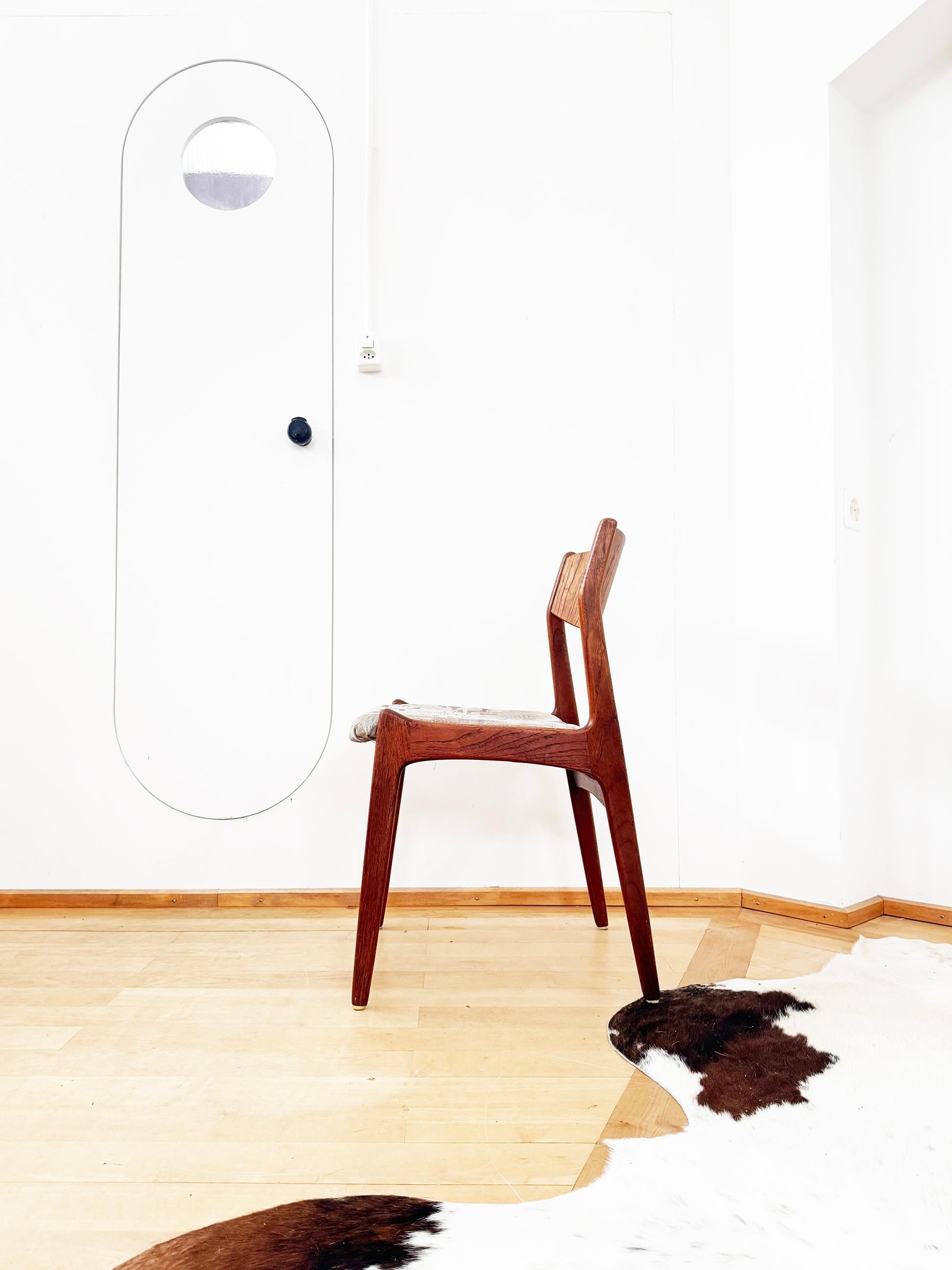 Set di sei RARE sedie da pranzo in teak di Henning Kjaernaulf per Sorø Stolefabrik in vendita 8