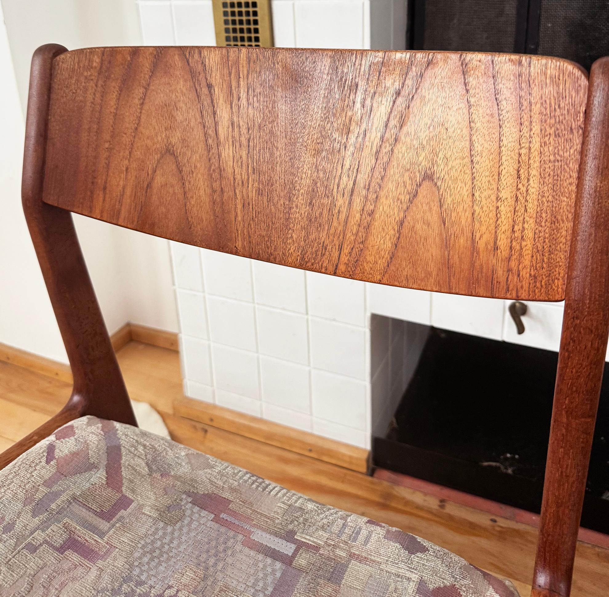 Set di sei RARE sedie da pranzo in teak di Henning Kjaernaulf per Sorø Stolefabrik In condizioni buone in vendita a Basel, BS