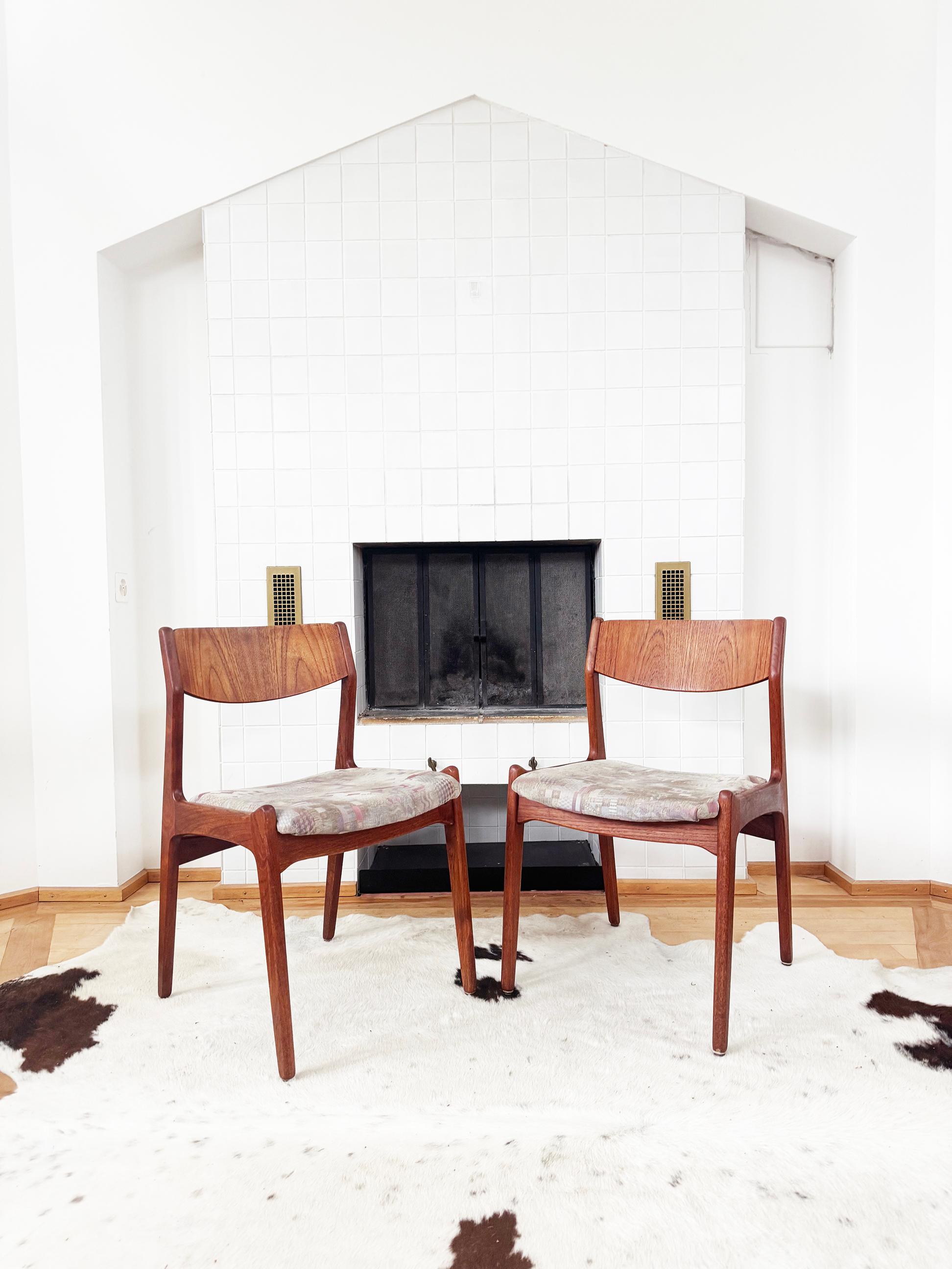 Metà XX secolo Set di sei RARE sedie da pranzo in teak di Henning Kjaernaulf per Sorø Stolefabrik in vendita