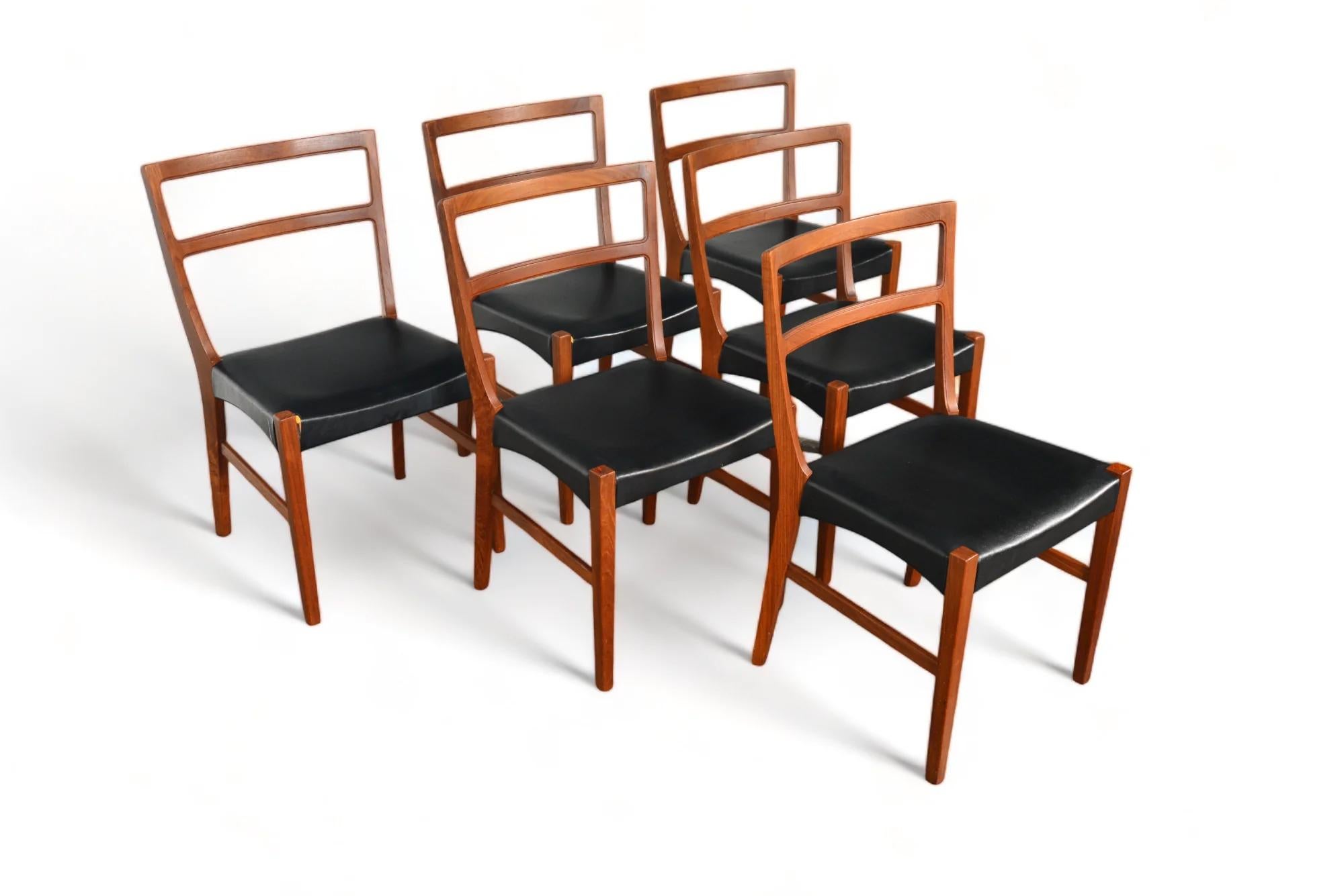 Danois Ensemble de six chaises de salle à manger en teck de Johannes Andersen en vente