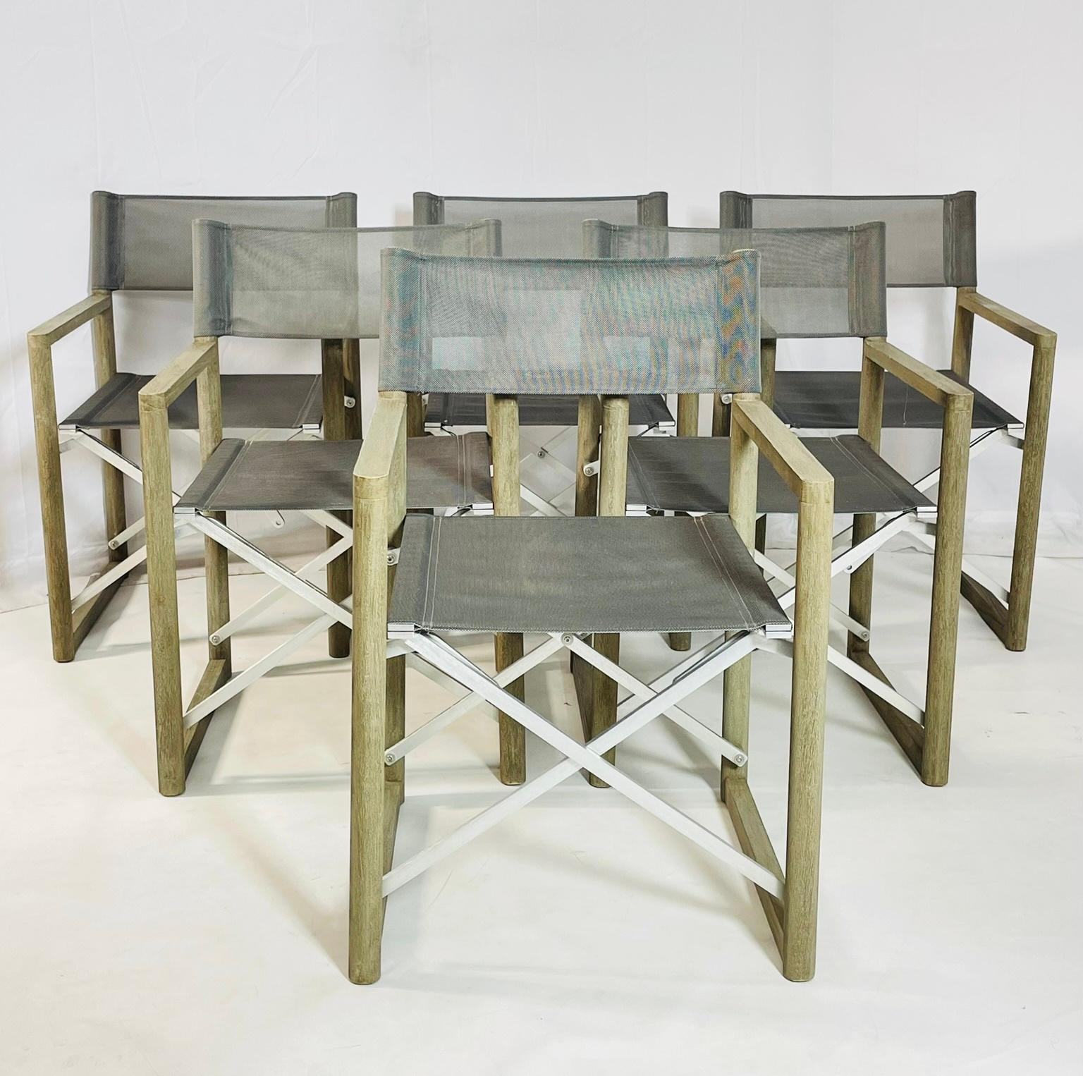 Un set di sei sedie da patio pieghevoli con inserti in alluminio, sedili e schienale in rete, disegnate dai fratelli Condos in Australia e prodotte da Restoration Hardware.

Un classico di Hollywood degli anni '70, reinterpretato in chiave