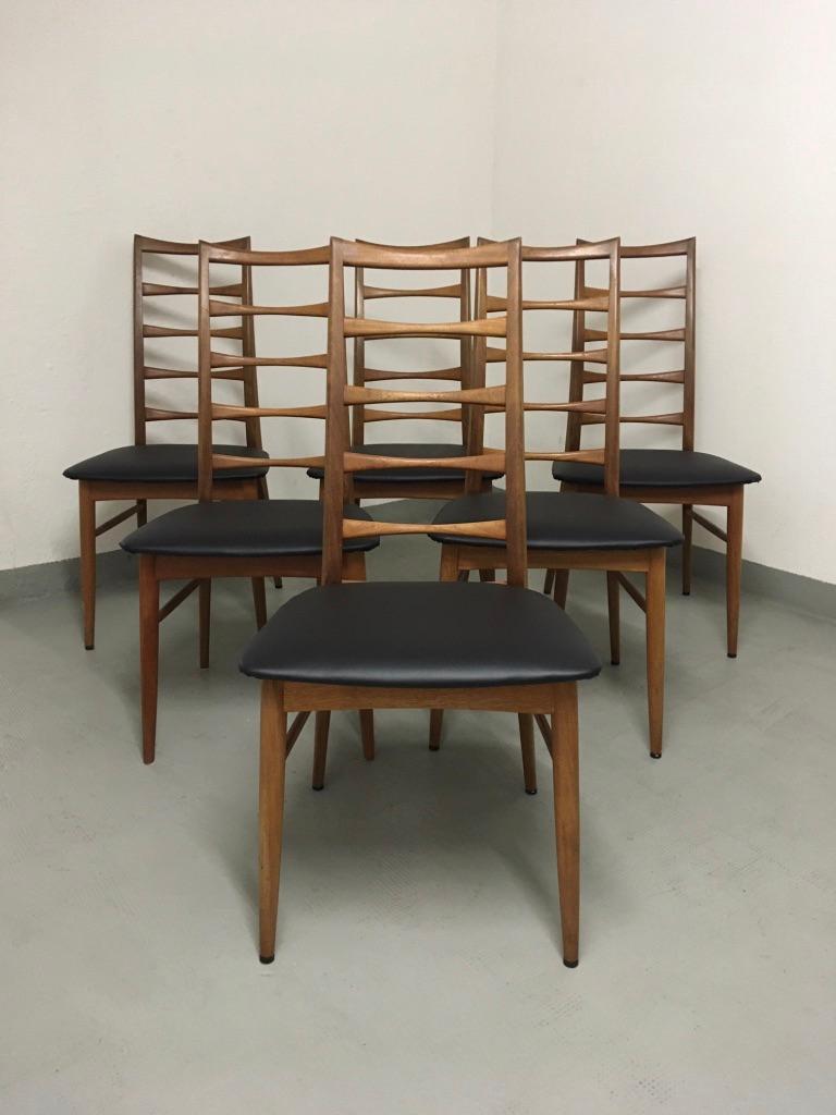 6 Esszimmerstühle aus Teakholz und schwarzer Skaï-Leiterlehne von Niels Koefoed, hergestellt von Koefoed Hornslet, Dänemark, um 1960
Neu gepolstert, signiert.
Sehr guter Zustand.
  