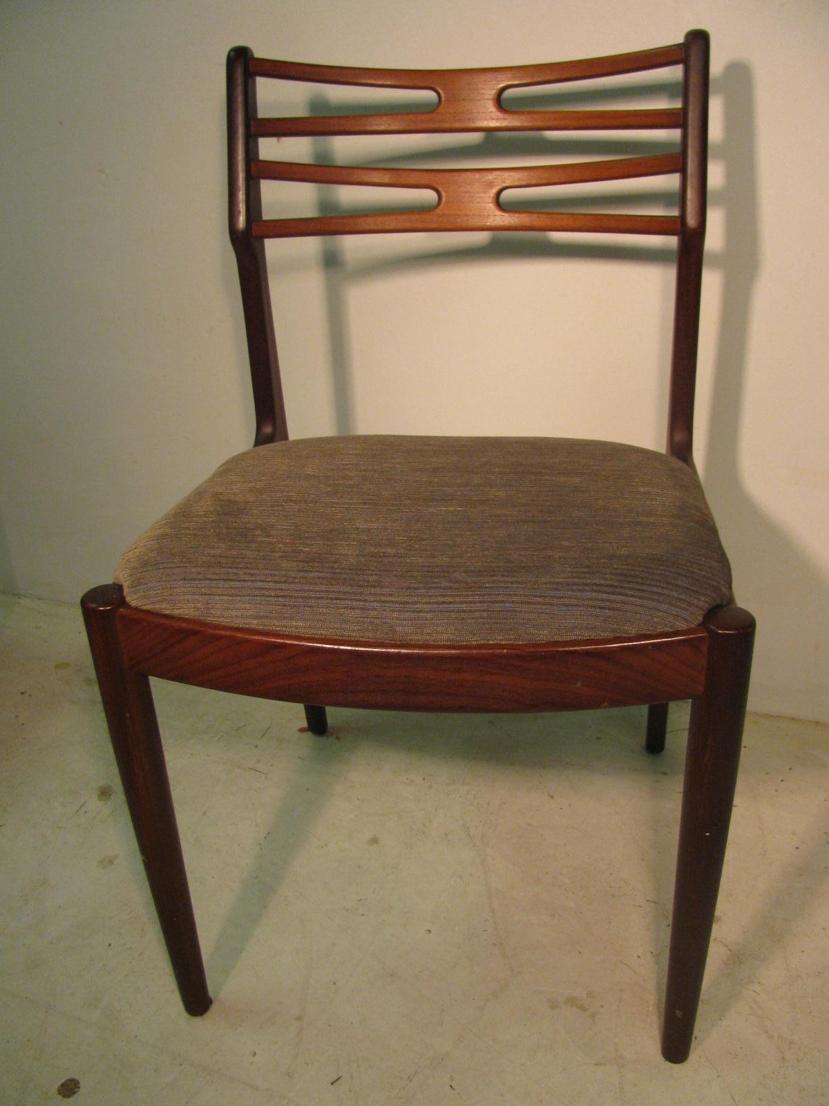 Set of Six Teak Mid Century Modern Danish Dining Room Chairs 1