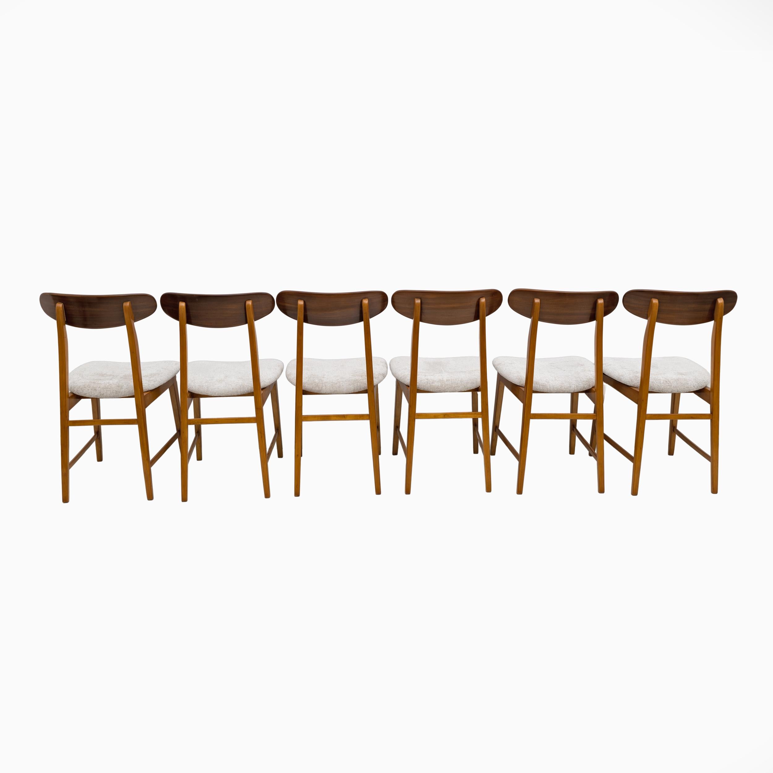 Danese Set di sei sedie da pranzo in legno di teak e tessuto di bouclè, Danimarca, anni '60 in vendita
