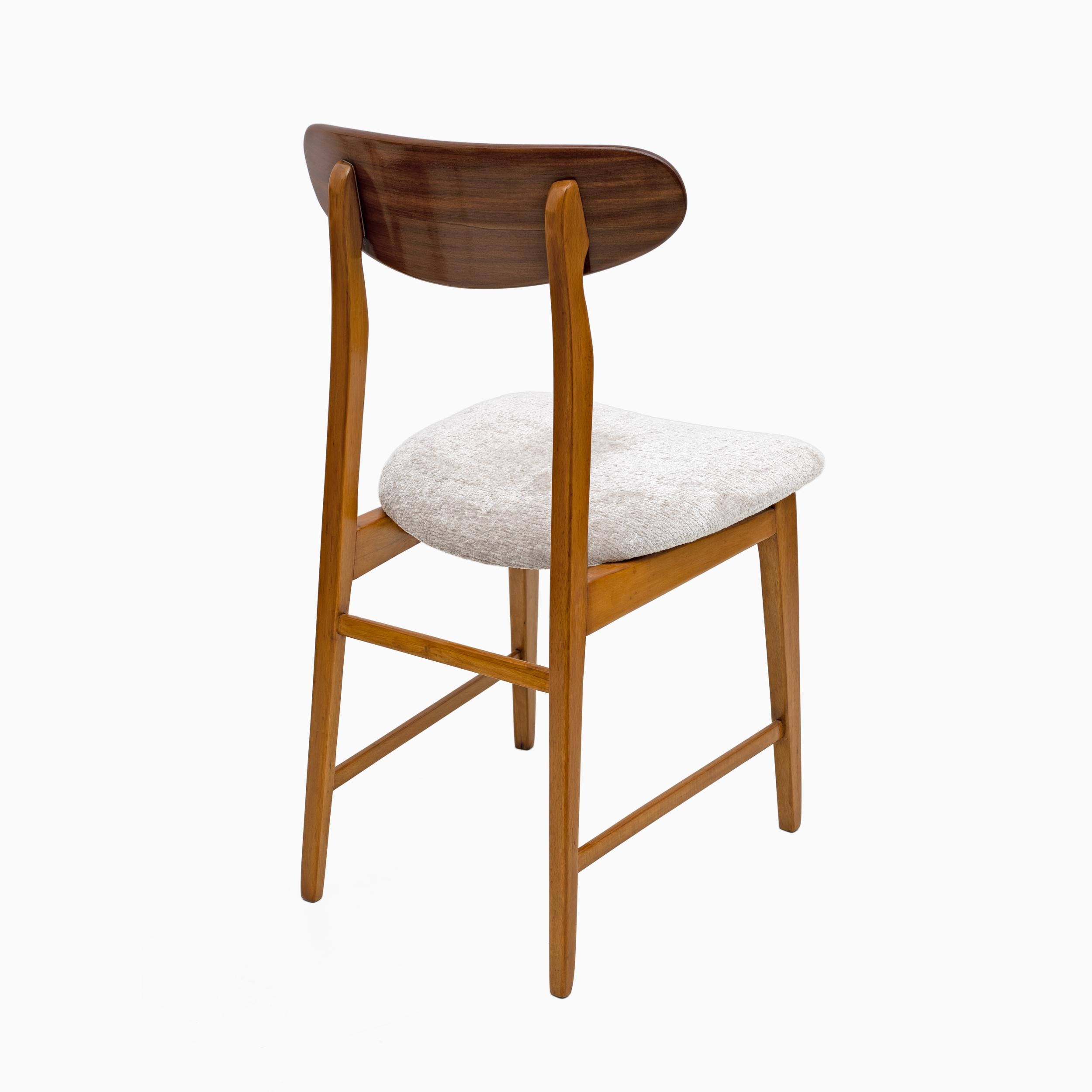 Set di sei sedie da pranzo in legno di teak e tessuto di bouclè, Danimarca, anni '60 in vendita 1