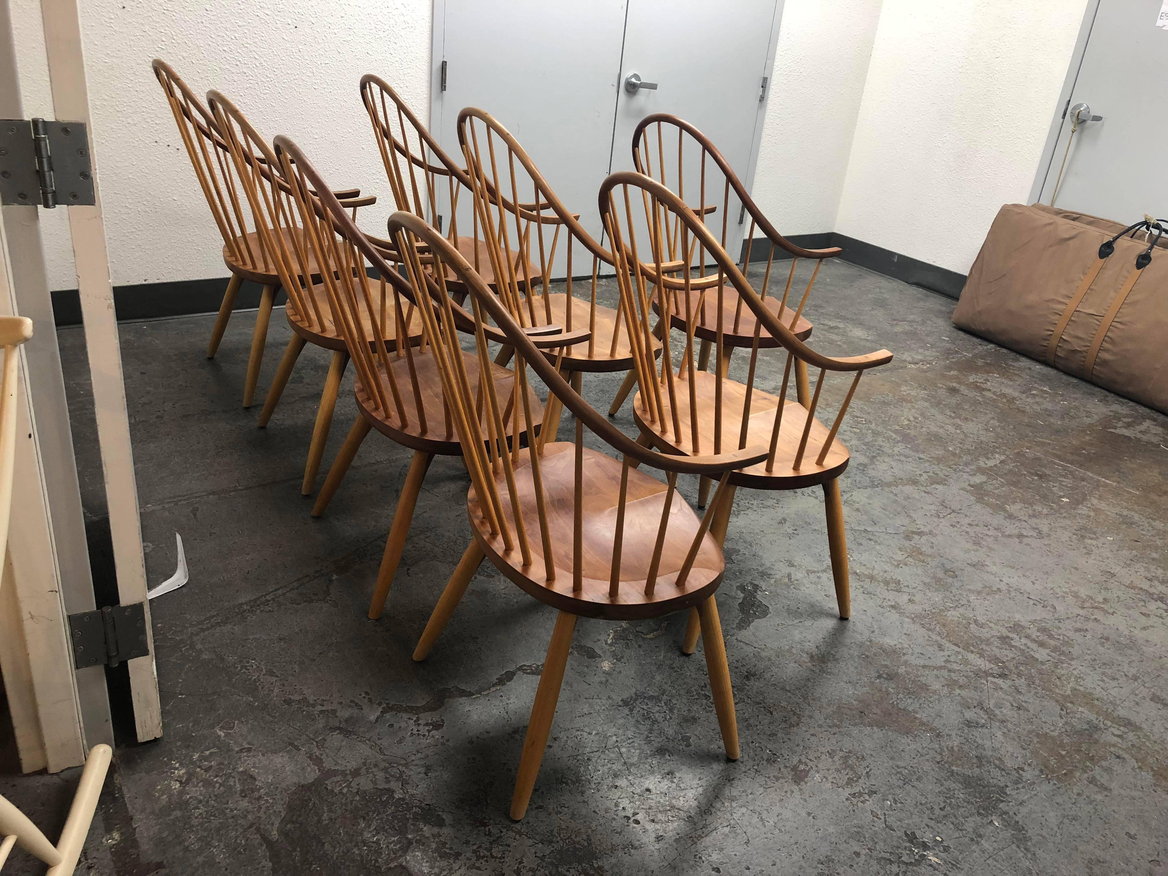 Country Set of Eight Thomas Moser Continuous Arm Dining Chairs