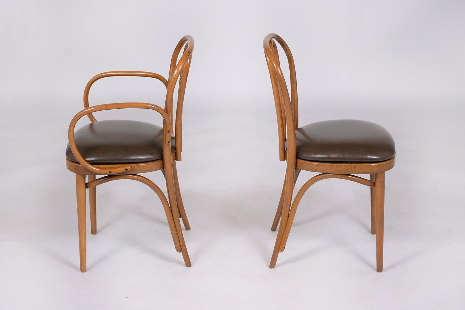 Art-Déco Thonet Chaises de salle à manger en cuir Bentwood, finition noyer - Lot de six en vente 5