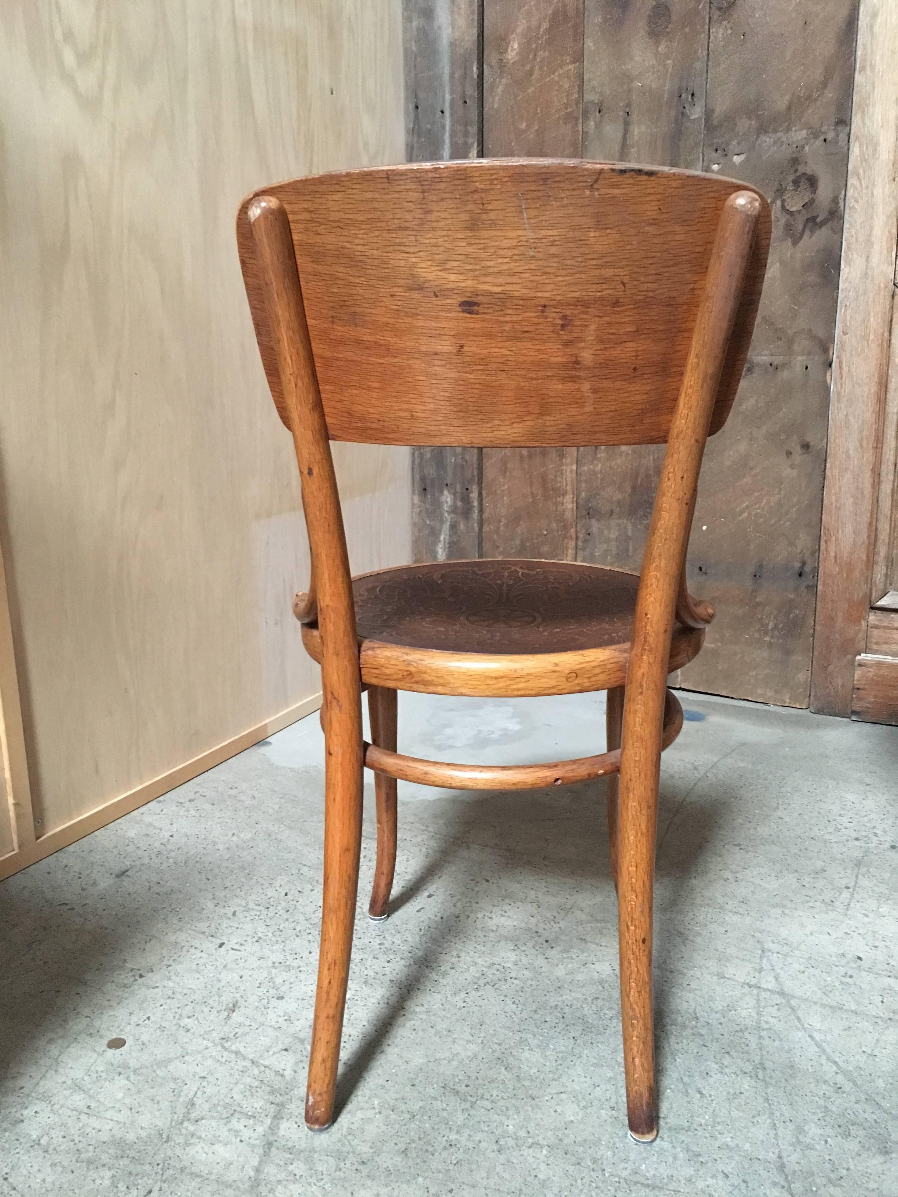 Set of Six Thonet Bentwood Dining Chairs In Good Condition In Denton, TX