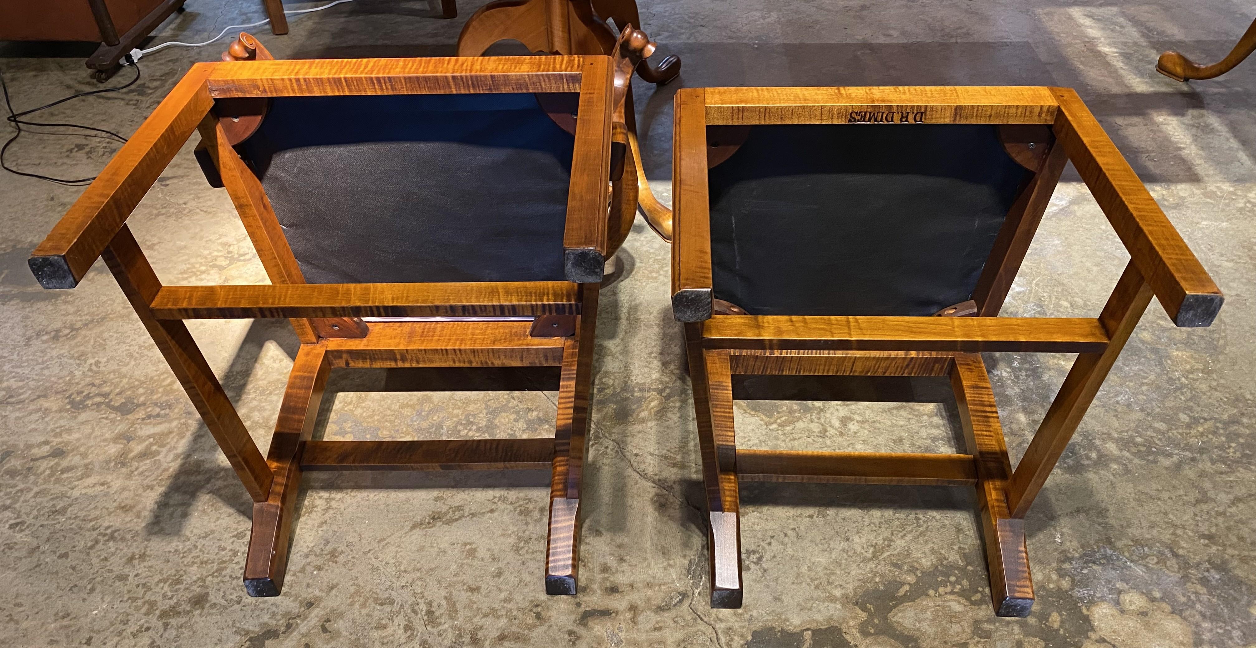 Satz von sechs Esszimmerstühlen aus Tigerahorn im Chippendale-Stil von DR Dimes im Angebot 3