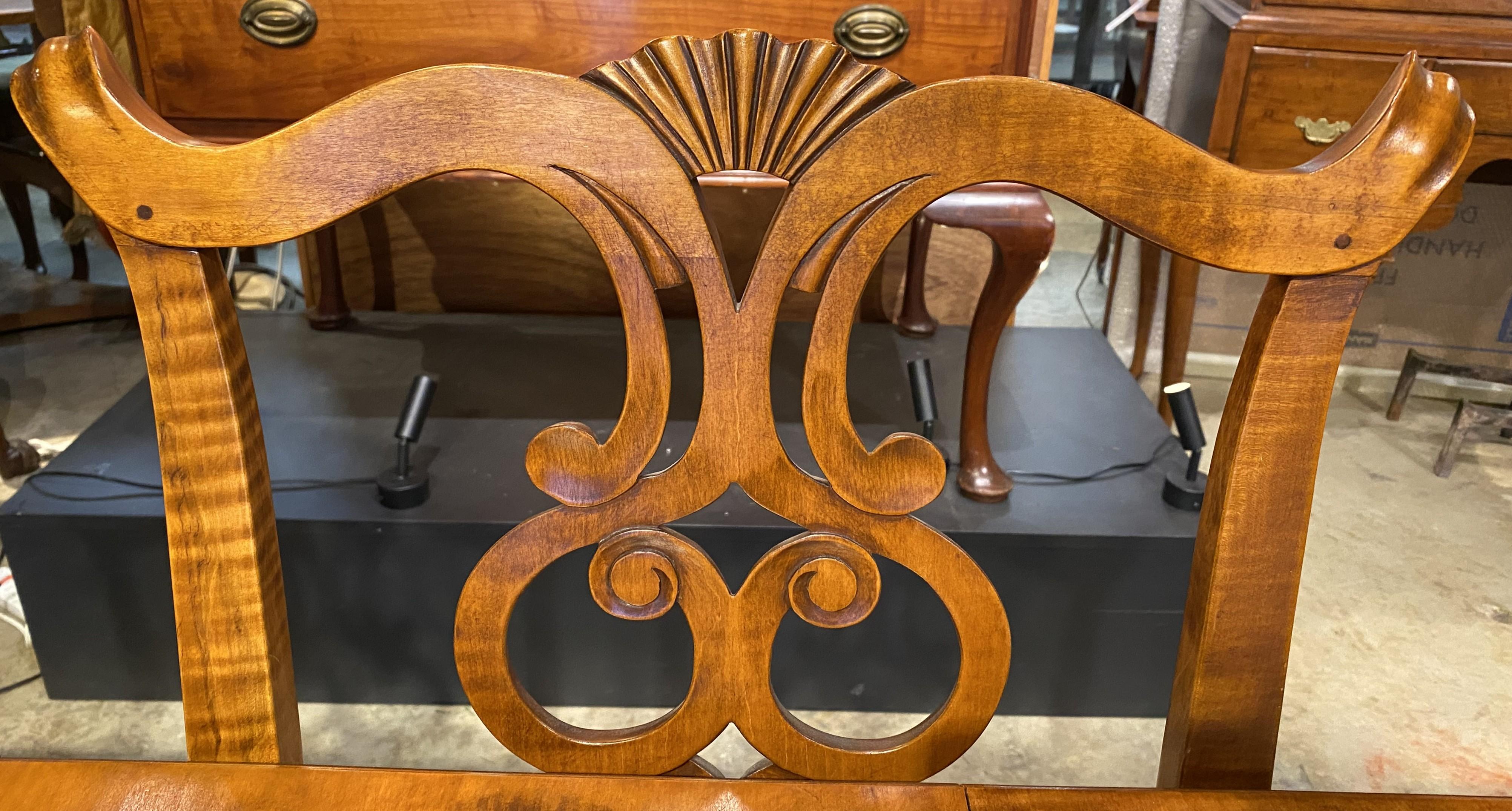 Satz von sechs Esszimmerstühlen aus Tigerahorn im Chippendale-Stil von DR Dimes im Angebot 5