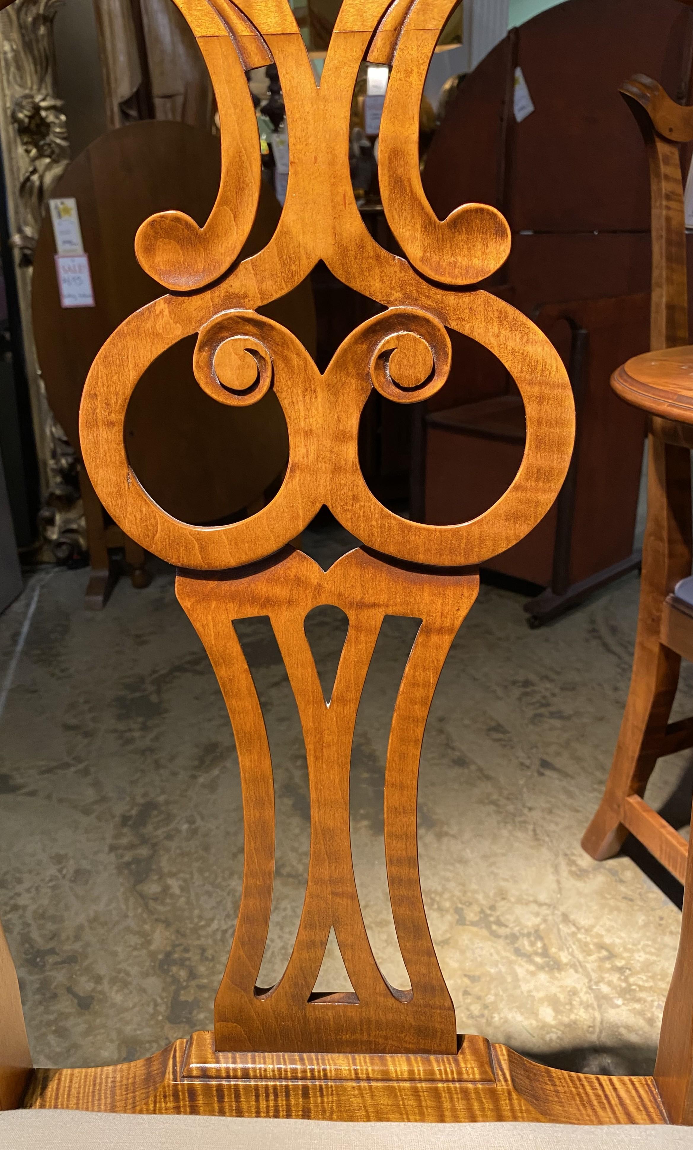 Satz von sechs Esszimmerstühlen aus Tigerahorn im Chippendale-Stil von DR Dimes im Angebot 6