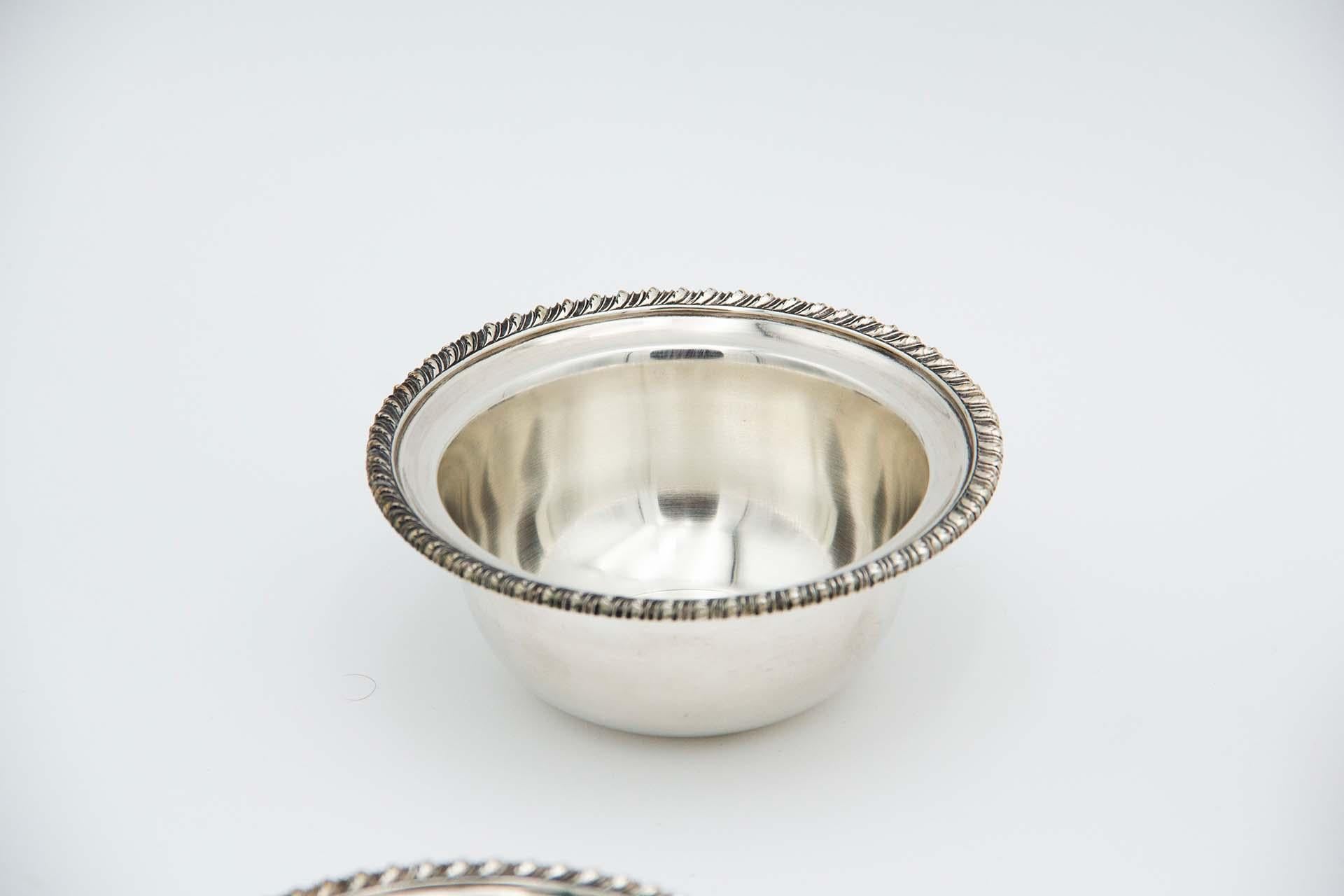 Description: Set of six washbasins with relief on the edges. Metal: Silver. Origin: Portuguese. Mark: standing eagle - I Title. Weight: 1009.96 grams. Dimensions: 11.9cmx4.9cm. Content: 916/1000. Assay Mark: Yes, between 1938 and 1984. Additional