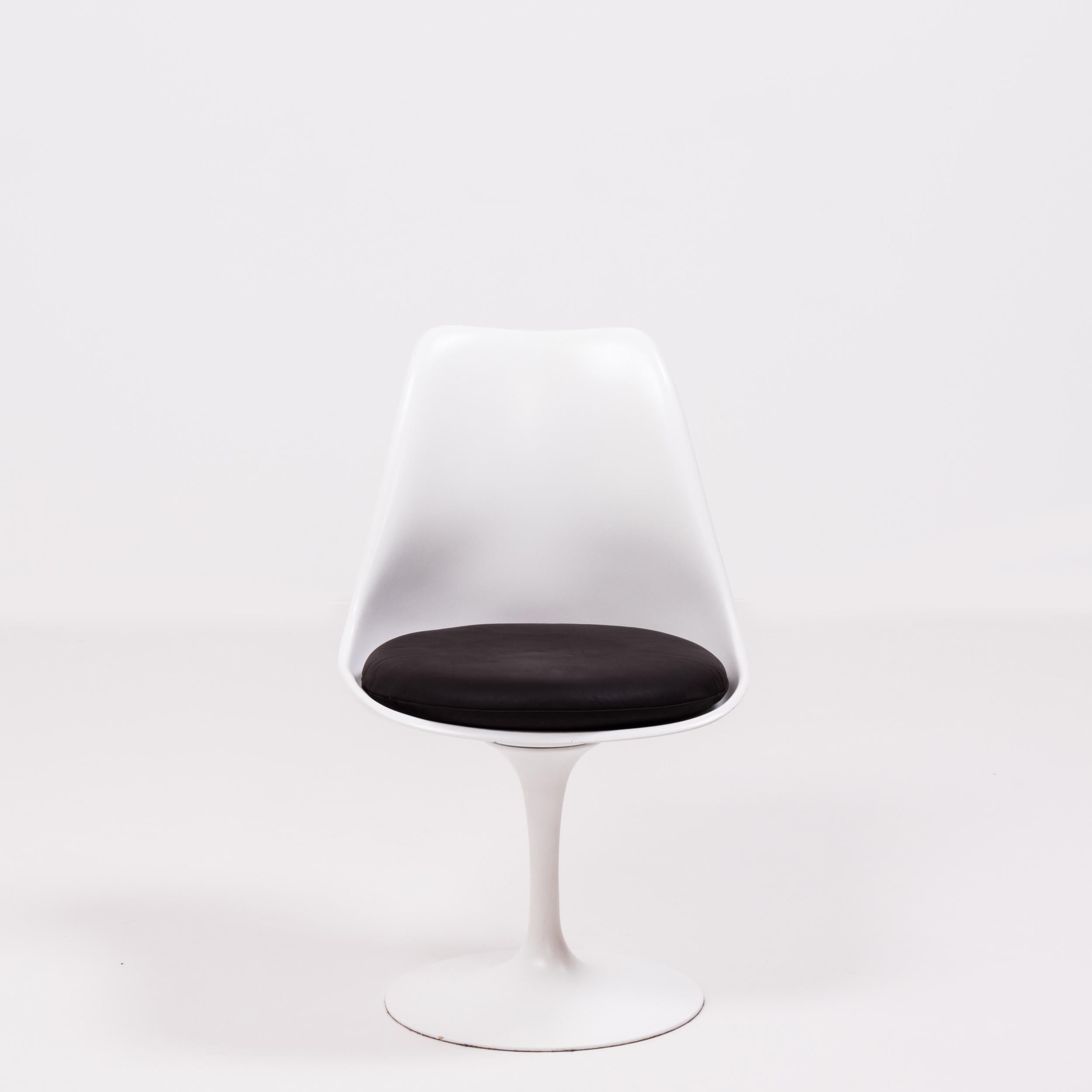 Combining modern materials with a futuristic aesthetic, the tulip chair is a true design icon and one of Eero Saarinen’s most famous designs. 

This set of six chairs feature round cast aluminum bases with a white or cream rilsan-coated finish and