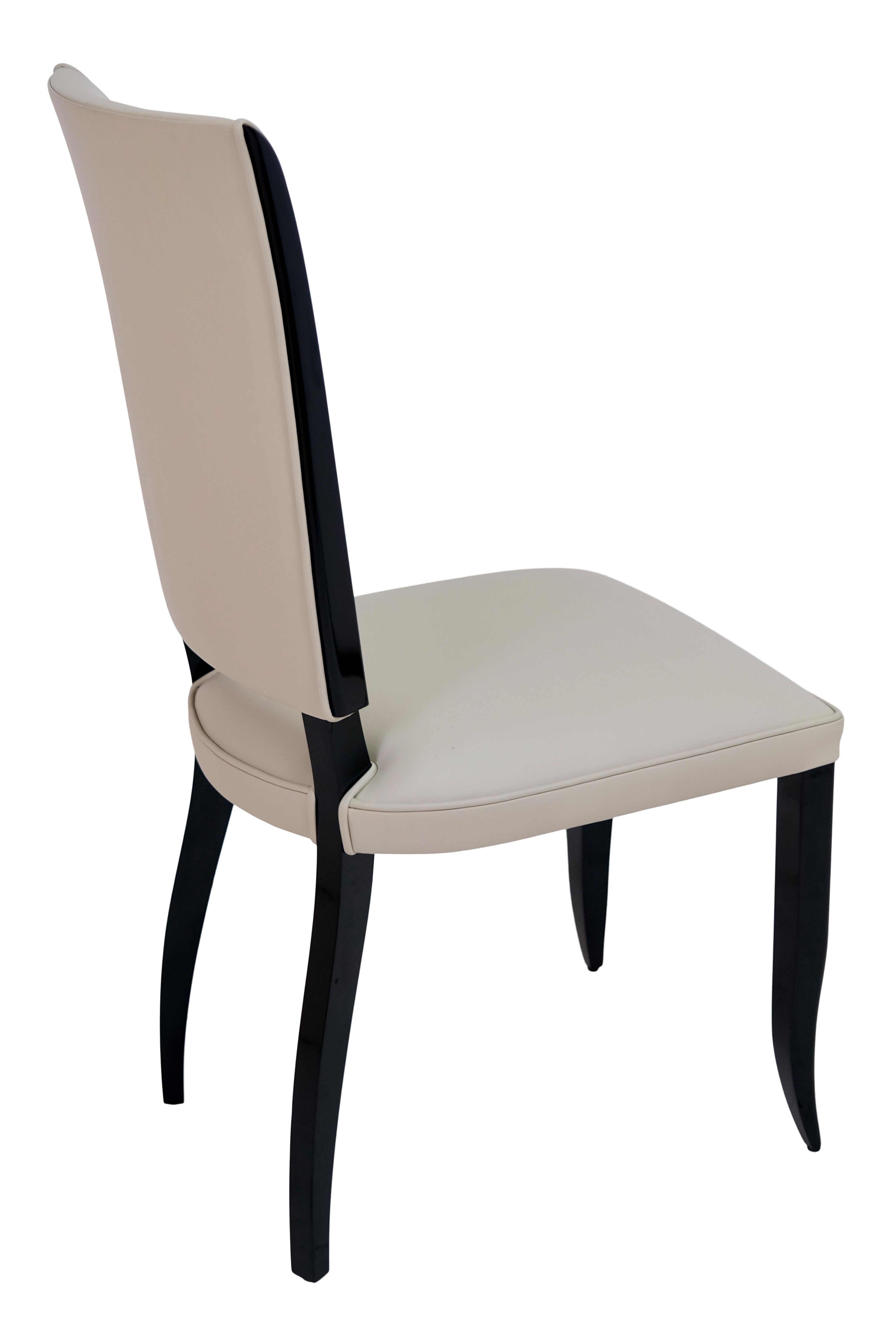 French Set of Six Typical Art Deco Dining Room Chairs Black Lacquer and Beige Leather For Sale