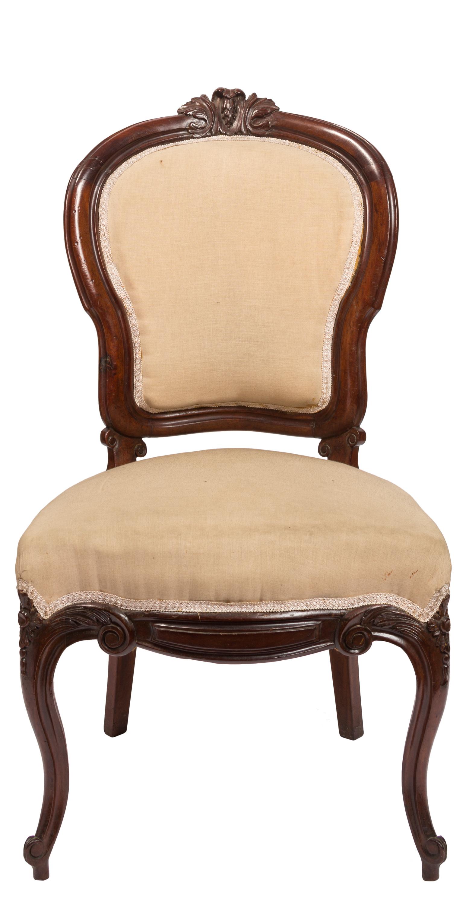 Ensemble de six chaises d'appoint espagnoles tapissées et sculptées de la période Isabelina/Victoriane en vente 2