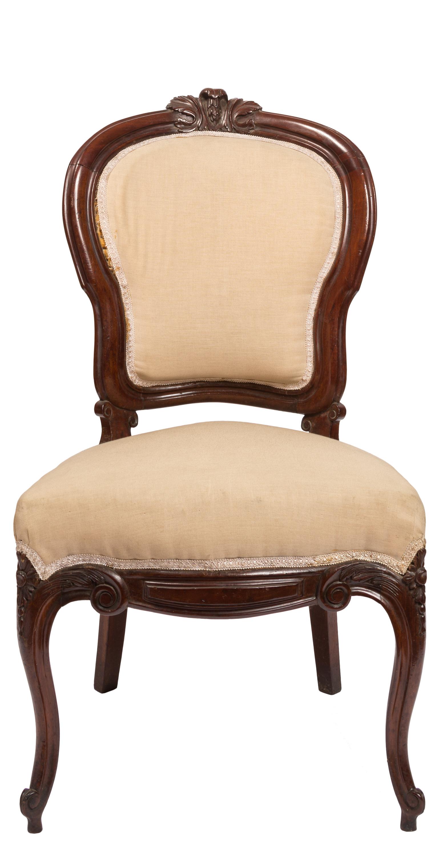 Ensemble de six chaises d'appoint espagnoles tapissées et sculptées de la période Isabelina/Victoriane en vente 5
