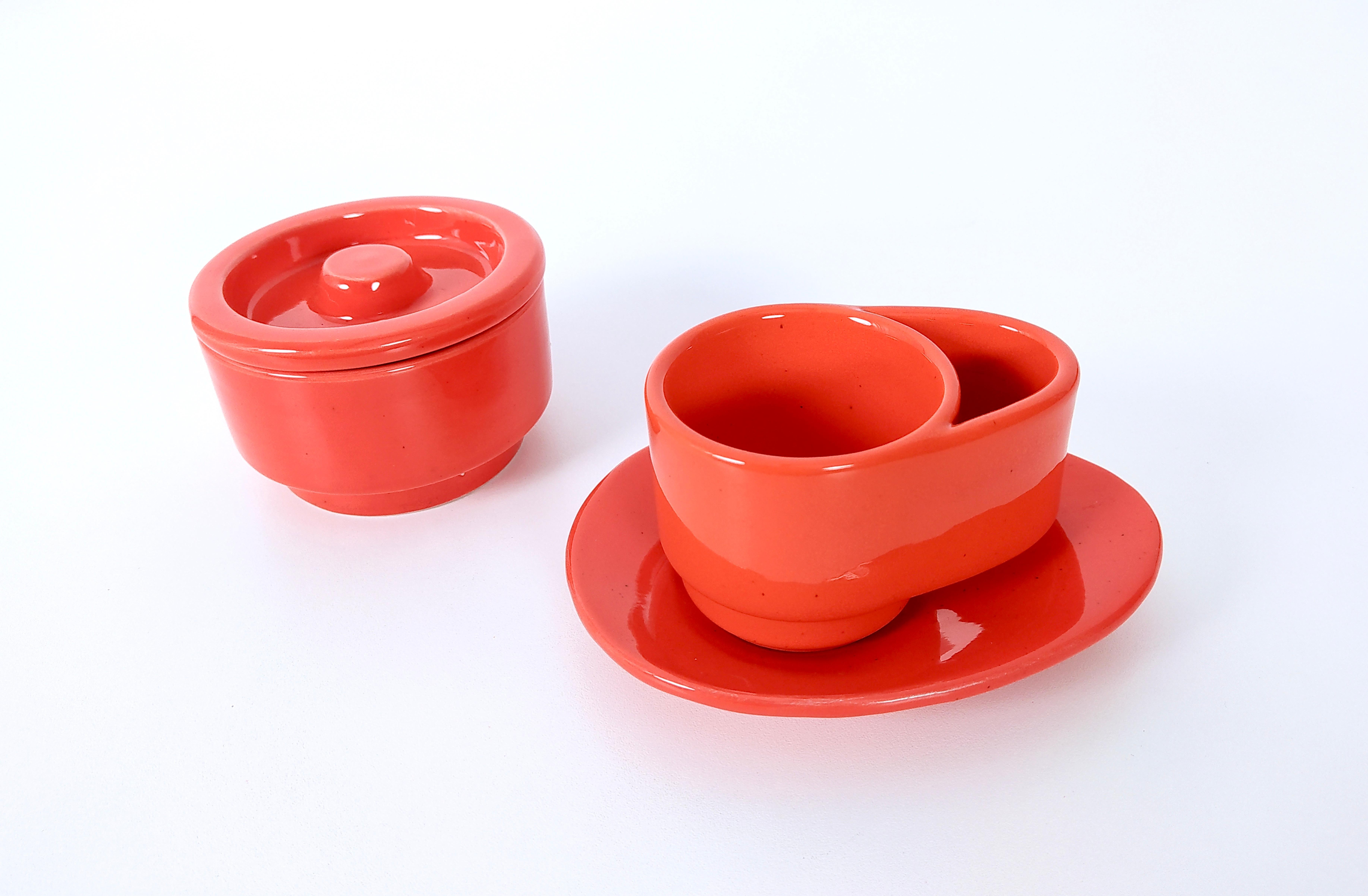 Post-Modern Set of Six Postmodern Vermilion Cups, Sugar Bowl and Plate by Parravicini, Italy For Sale