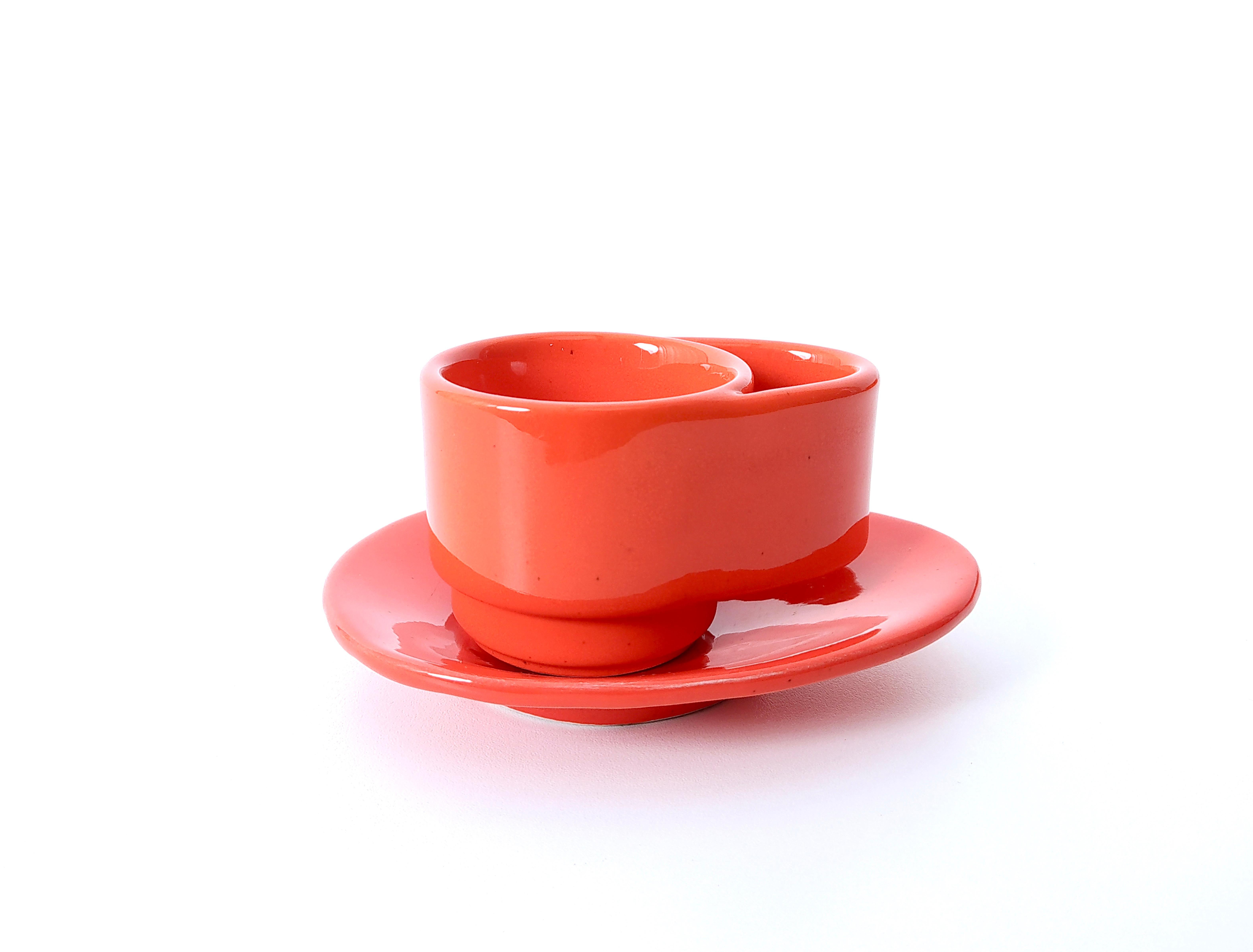 Lacquered Set of Six Postmodern Vermilion Cups, Sugar Bowl and Plate by Parravicini, Italy For Sale