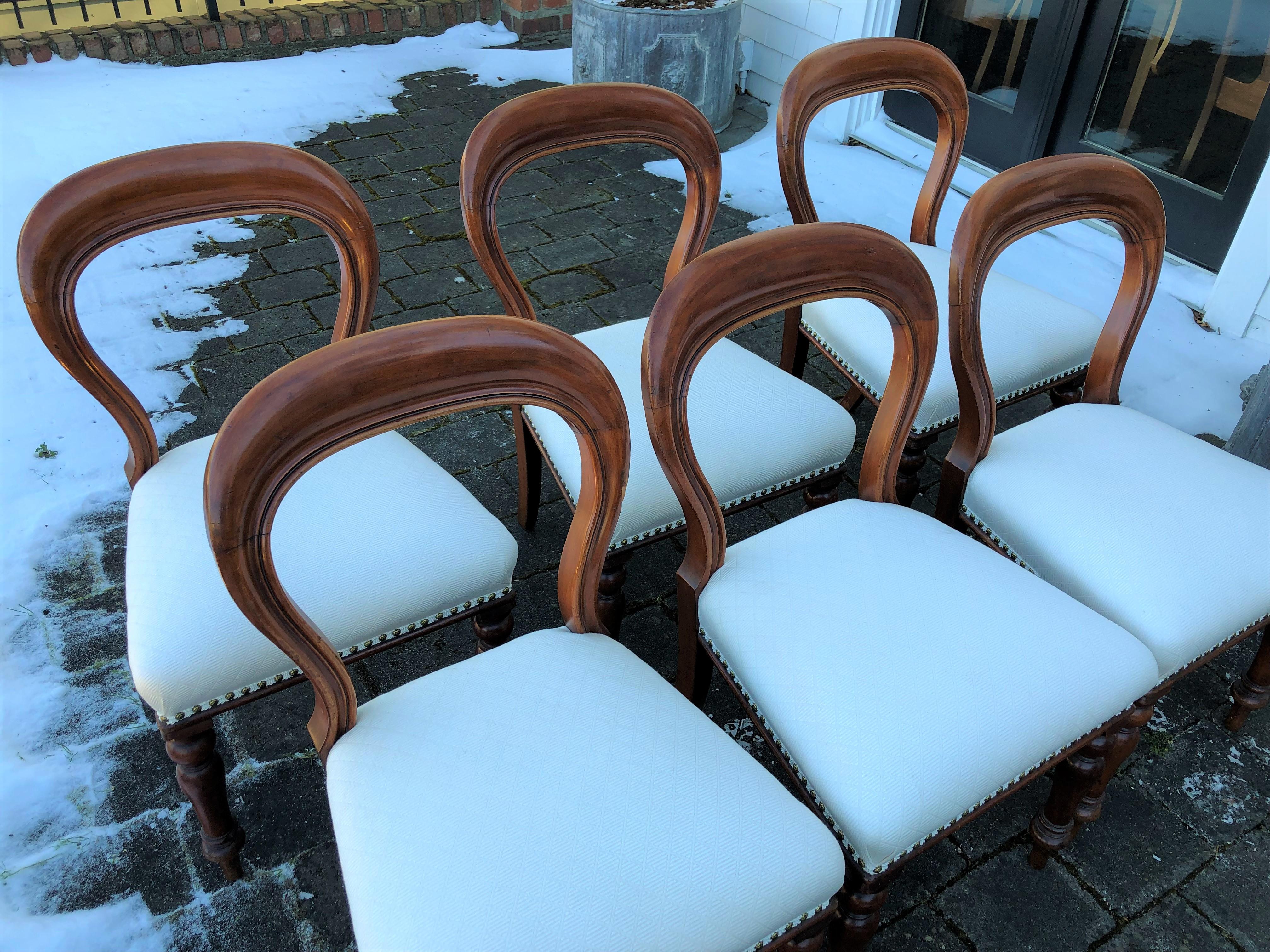 High Victorian Set of Six Victorian Balloon Back Dining Chairs Ivory Upholstery, circa 1860