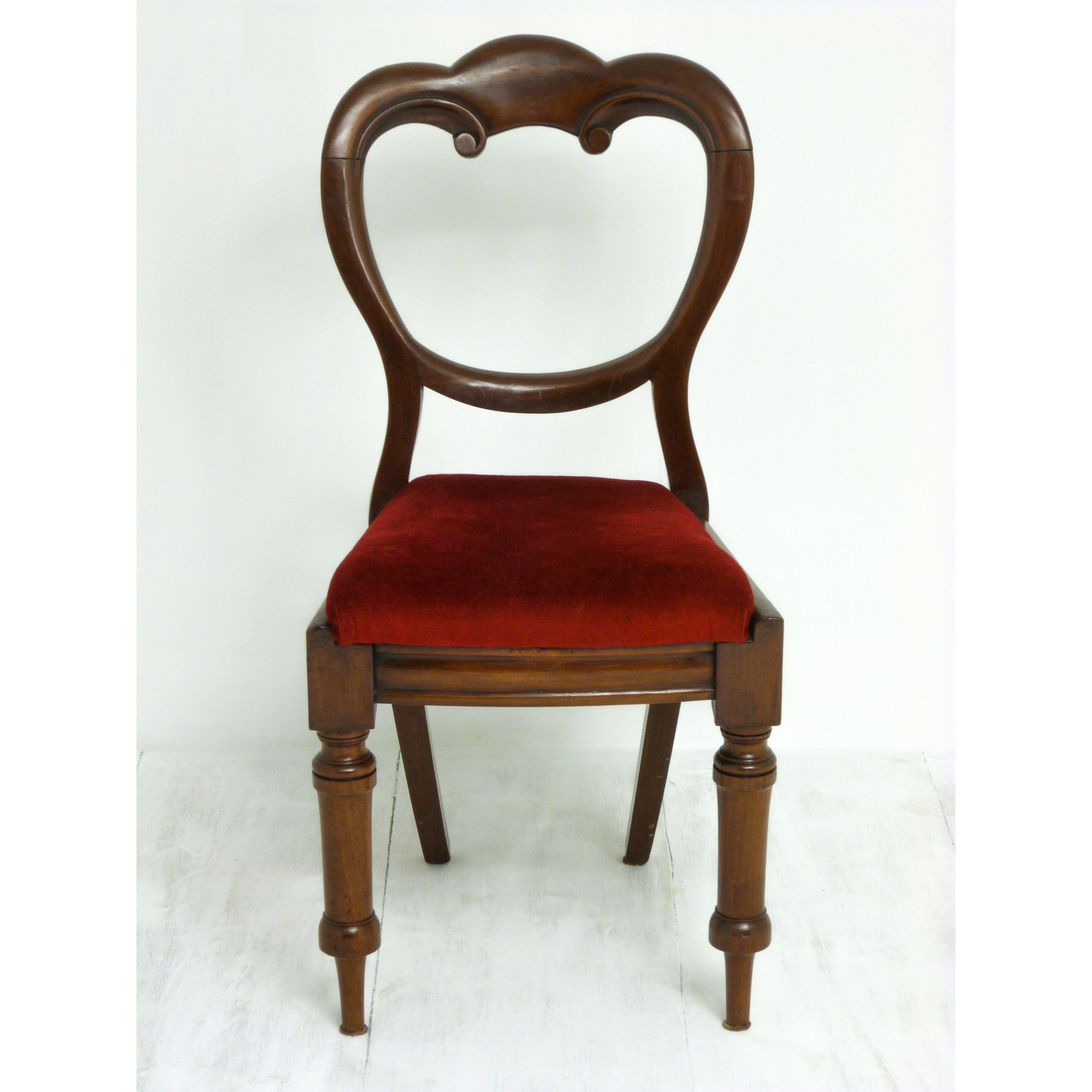 A lovely set of six Victorian mahogany balloon back chairs. These are traditional and attractive chairs will a shapely top rail and slightly bowed seat front and above turned front legs and splayed rear legs. With only one small old repair to the