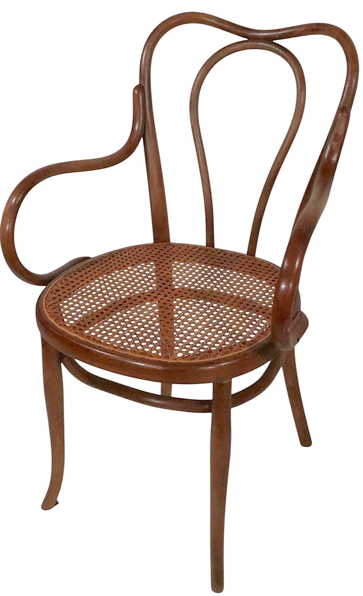 Set di sei scessionisti di Vienna  Sedie da pranzo in legno curvato realizzate in Austria da Thonet in vendita 3