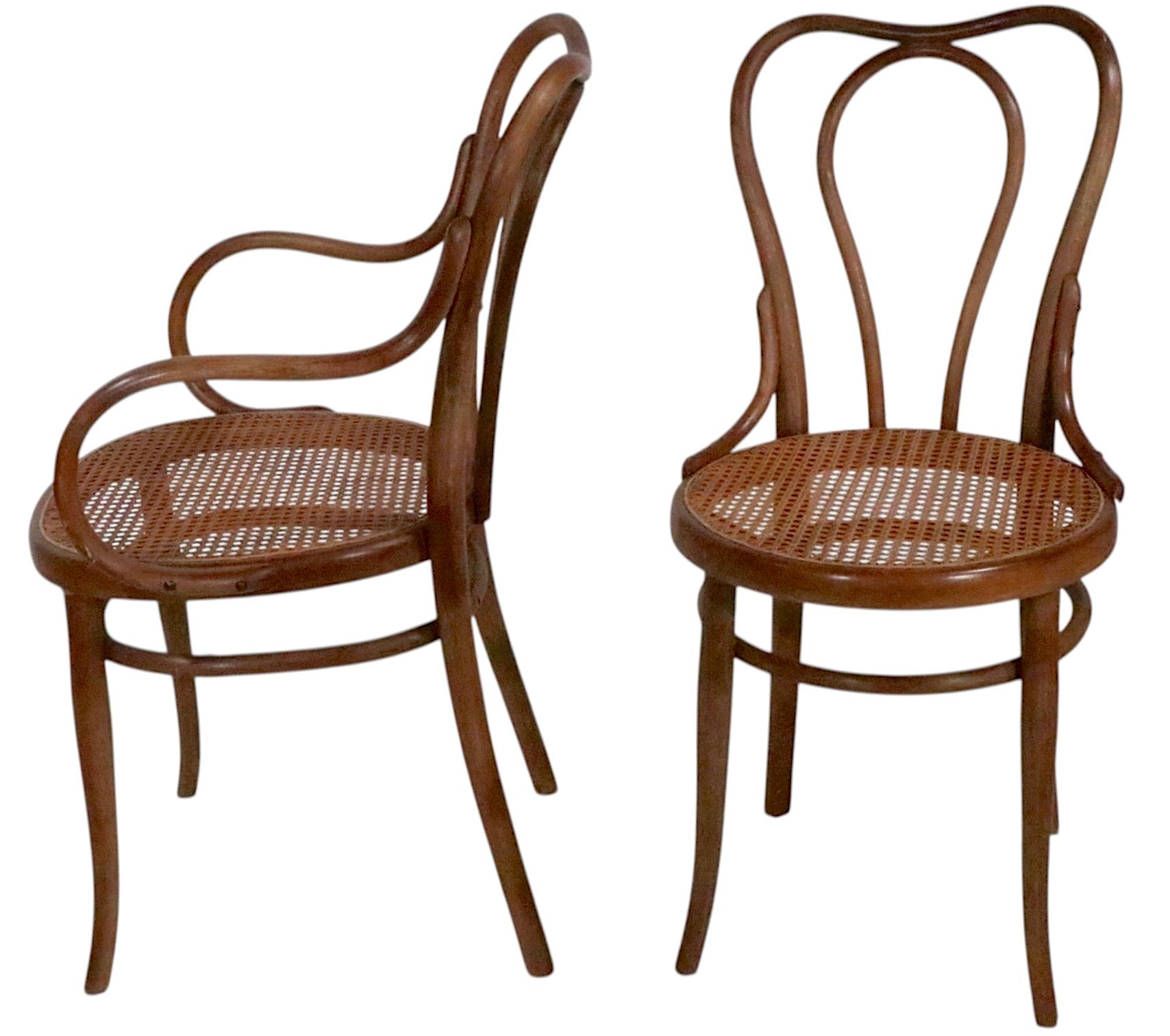 Set di sei scessionisti di Vienna  Sedie da pranzo in legno curvato realizzate in Austria da Thonet in vendita 5